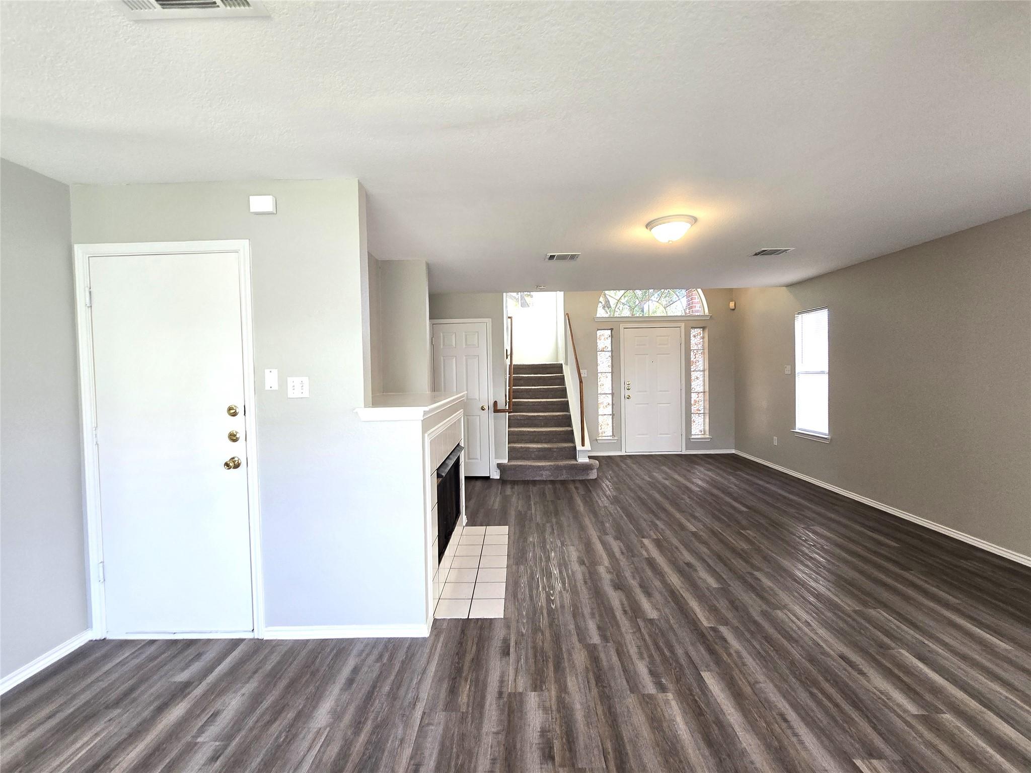 4533 Corran Ferry Loop Property Photo 12