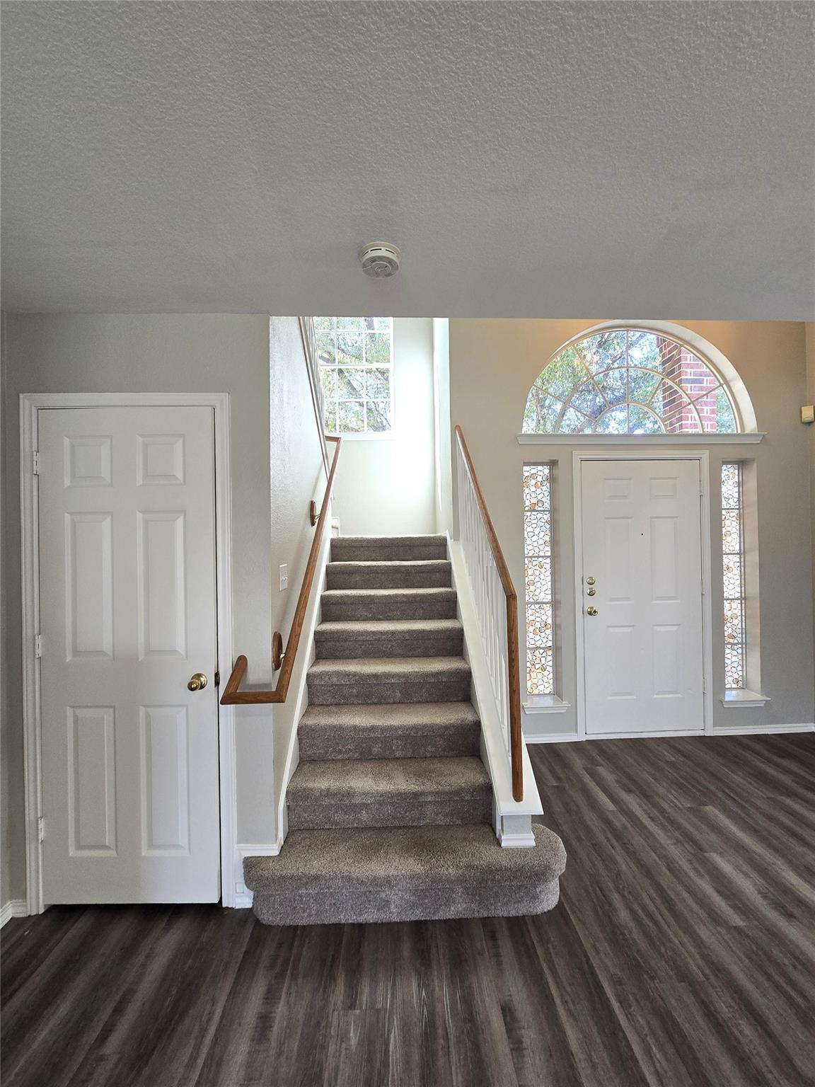 4533 Corran Ferry Loop Property Photo 13