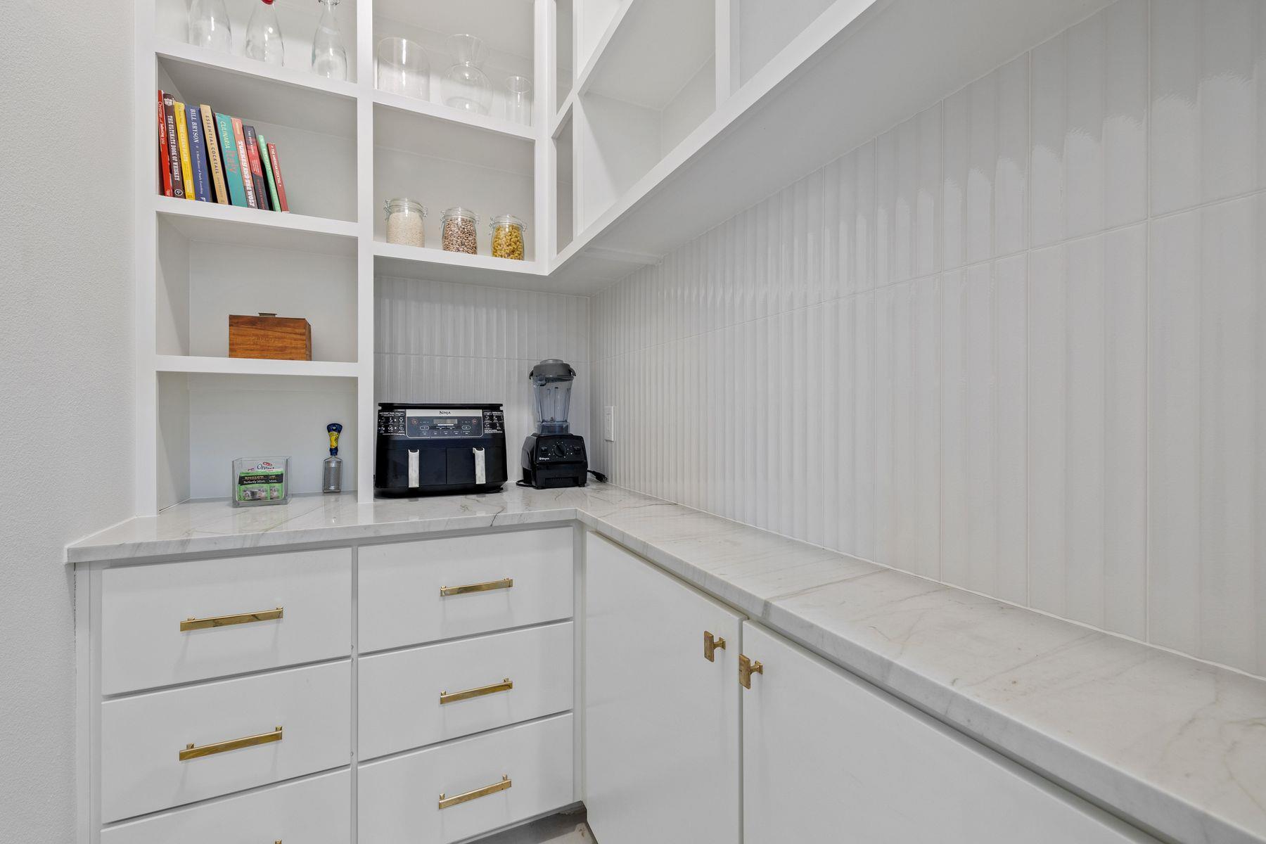 1018 Harwood Pl Property Photo 12