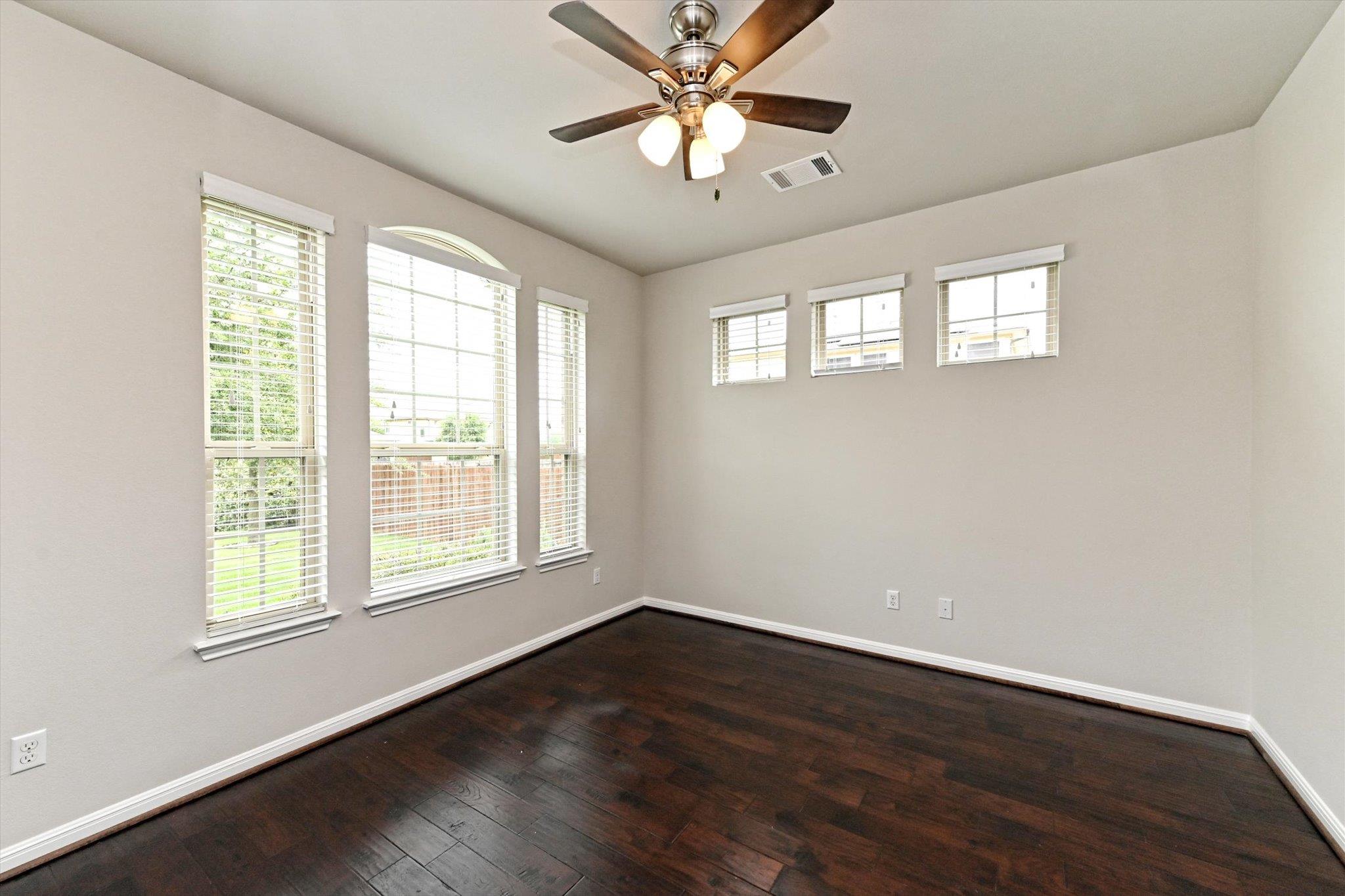 105 Summer Park Bnd Property Photo 3
