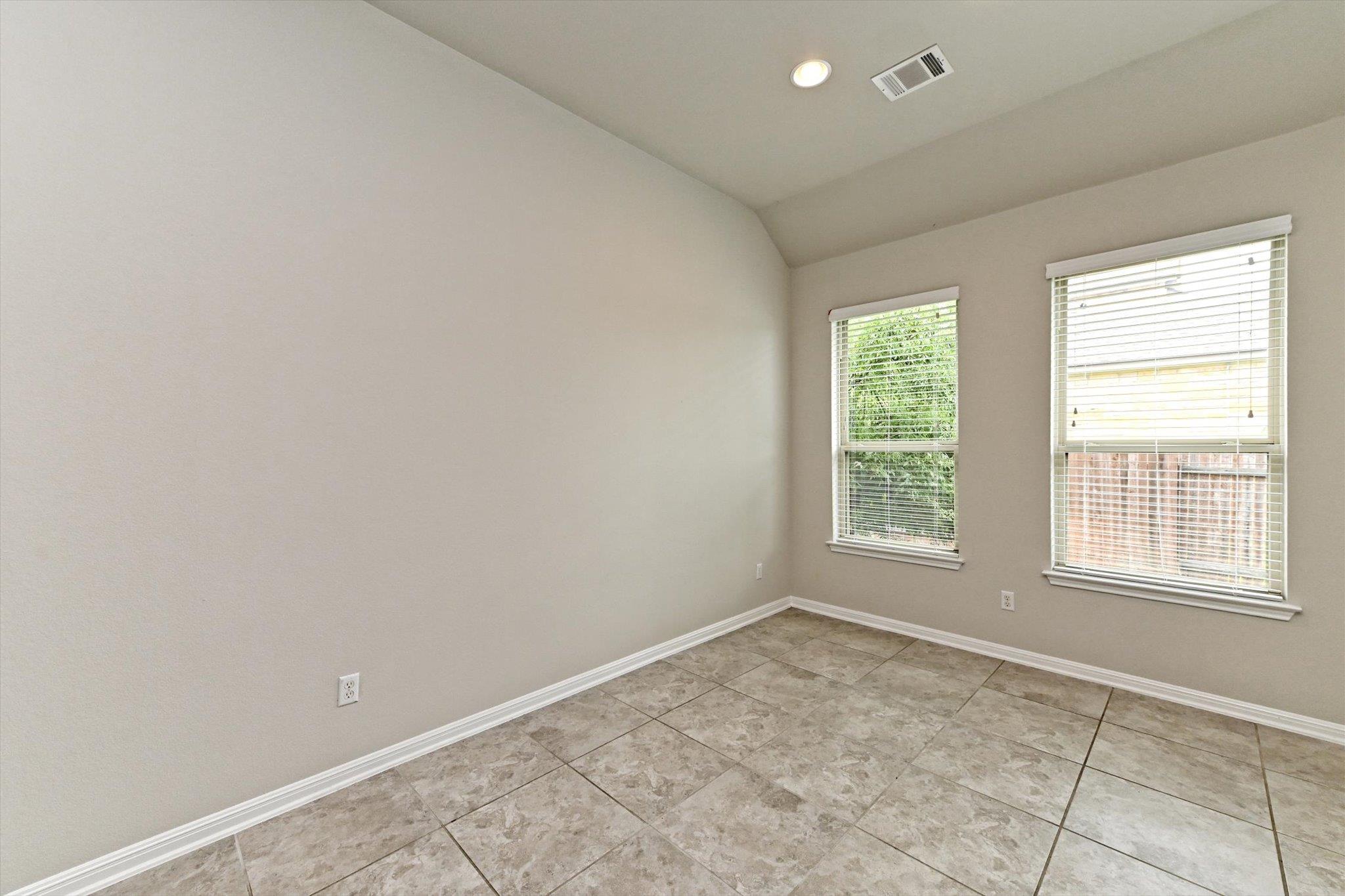 105 Summer Park Bnd Property Photo 12