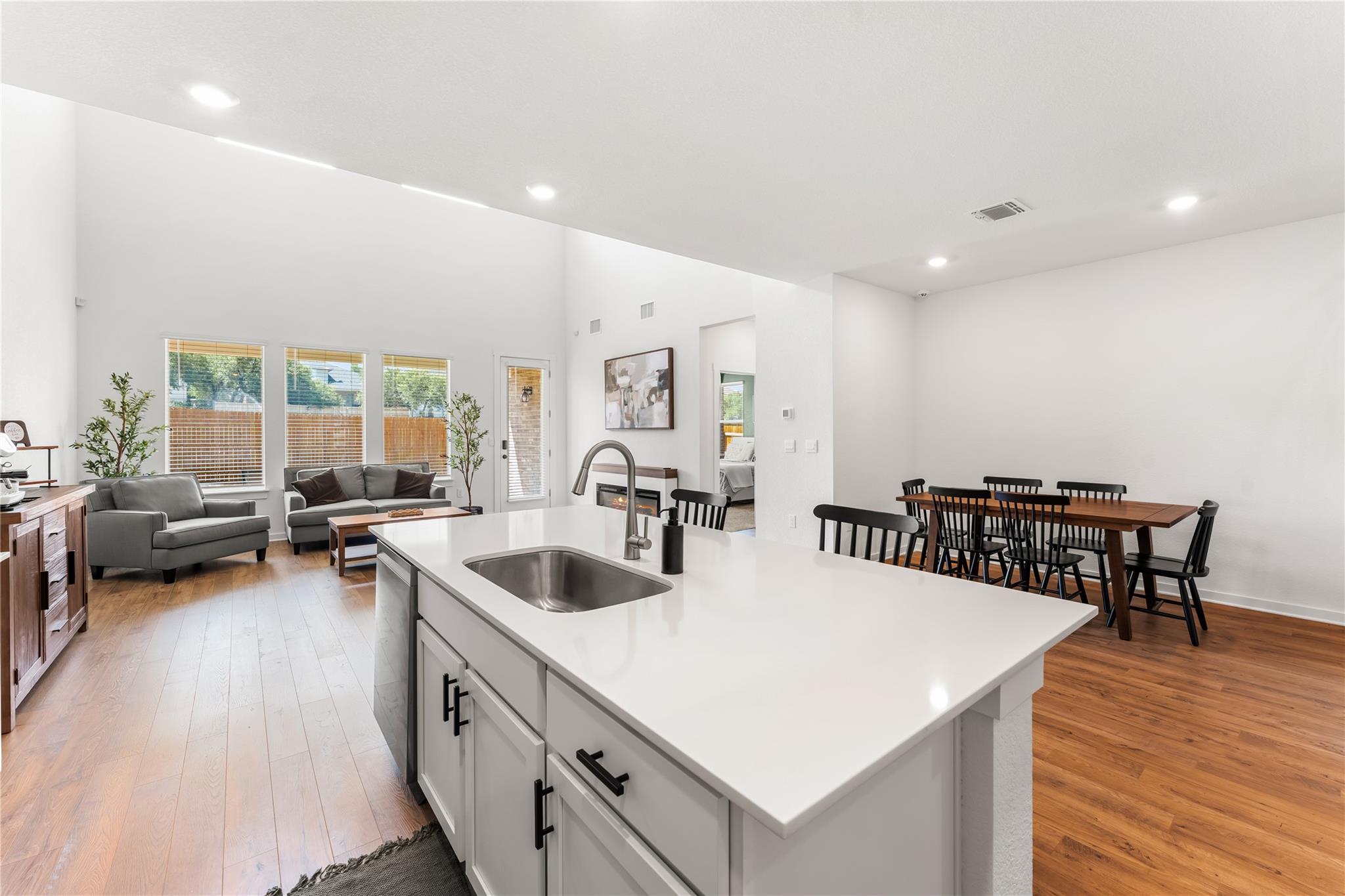 1828 Walnut Grove Bnd Property Photo 7