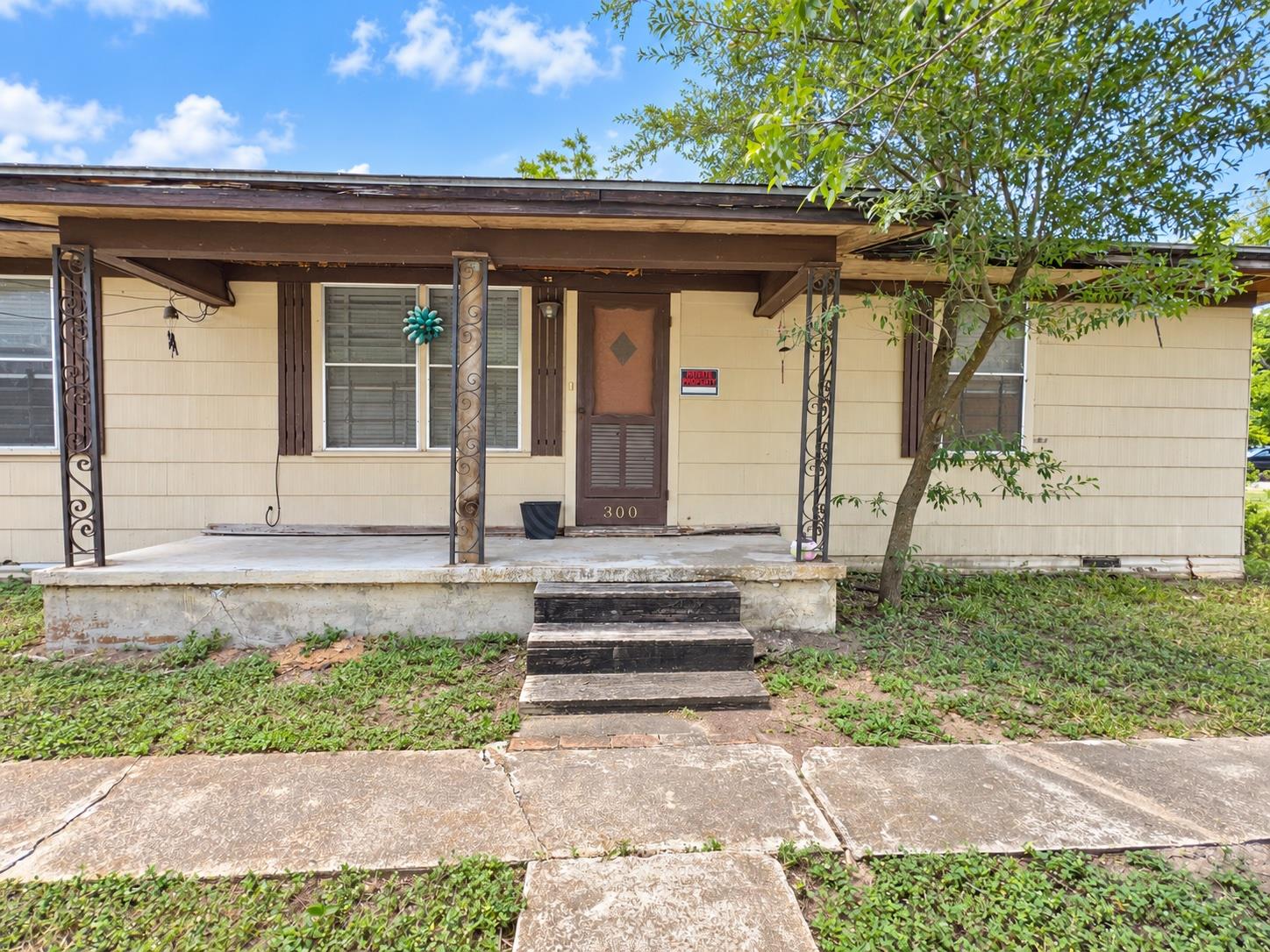 300 Elm None S Property Photo 2