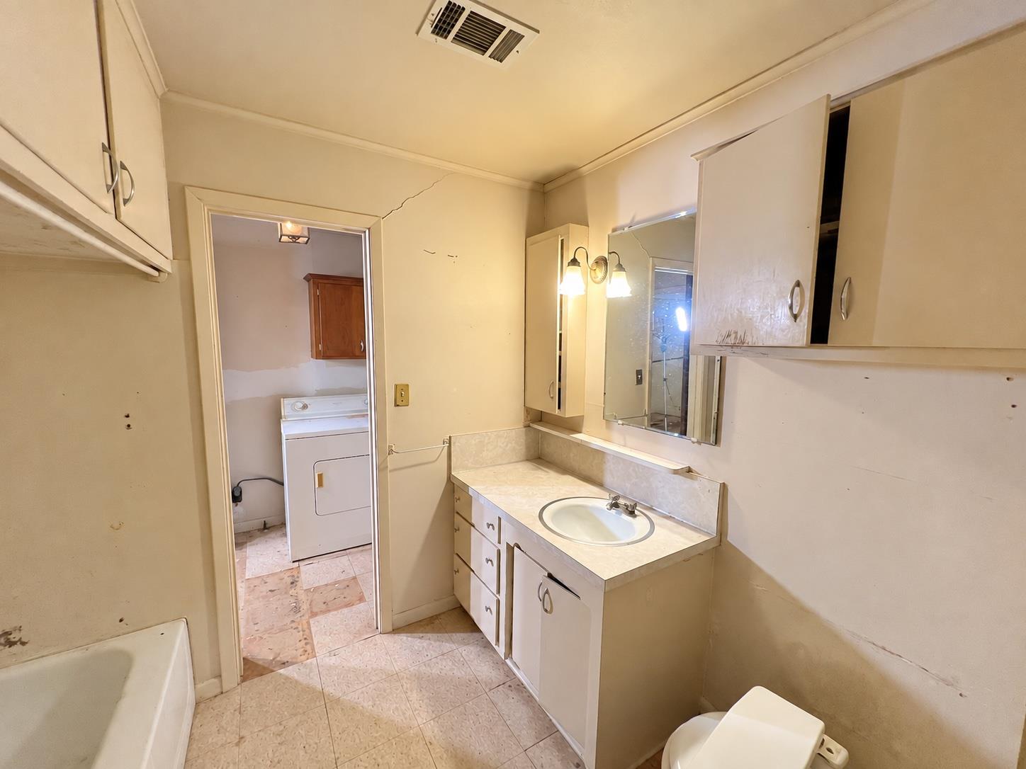 300 Elm None S Property Photo 7