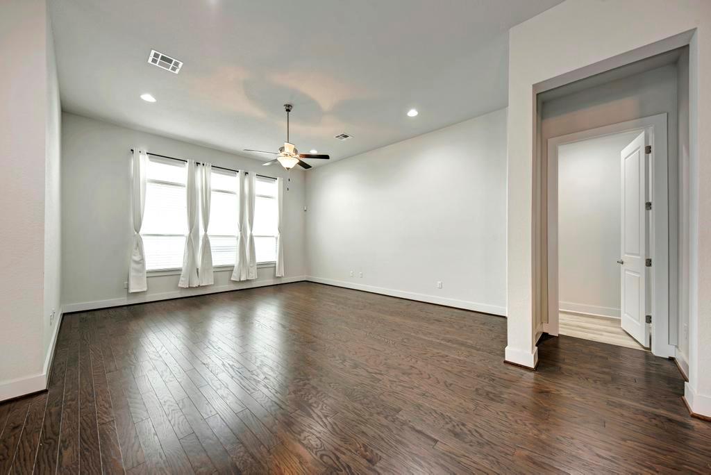 1104 Almeria Bnd Property Photo 4