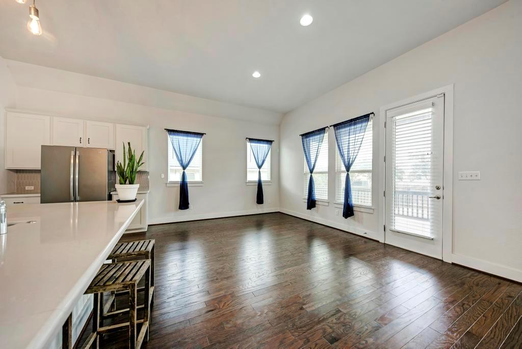 1104 Almeria Bnd Property Photo 8