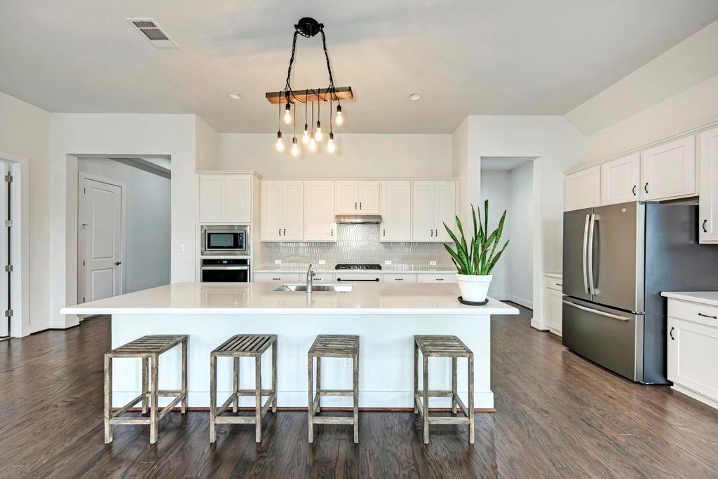 1104 Almeria Bnd Property Photo 10