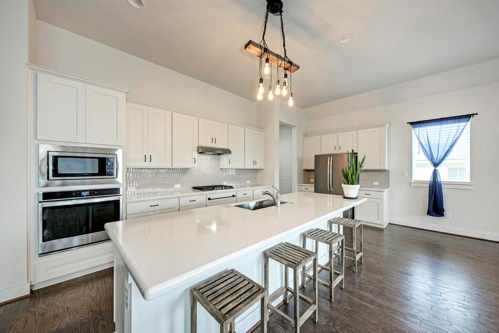 1104 Almeria Bnd Property Photo 11