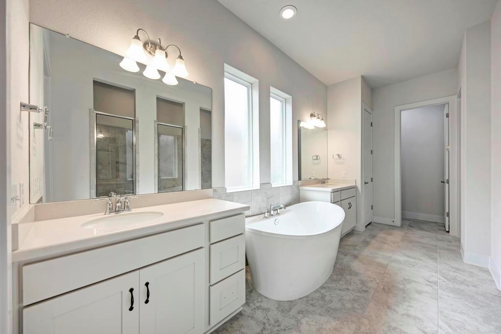 1104 Almeria Bnd Property Photo 19