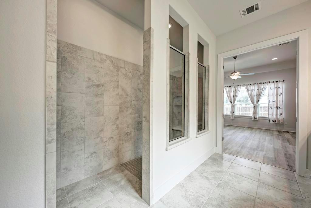 1104 Almeria Bnd Property Photo 21