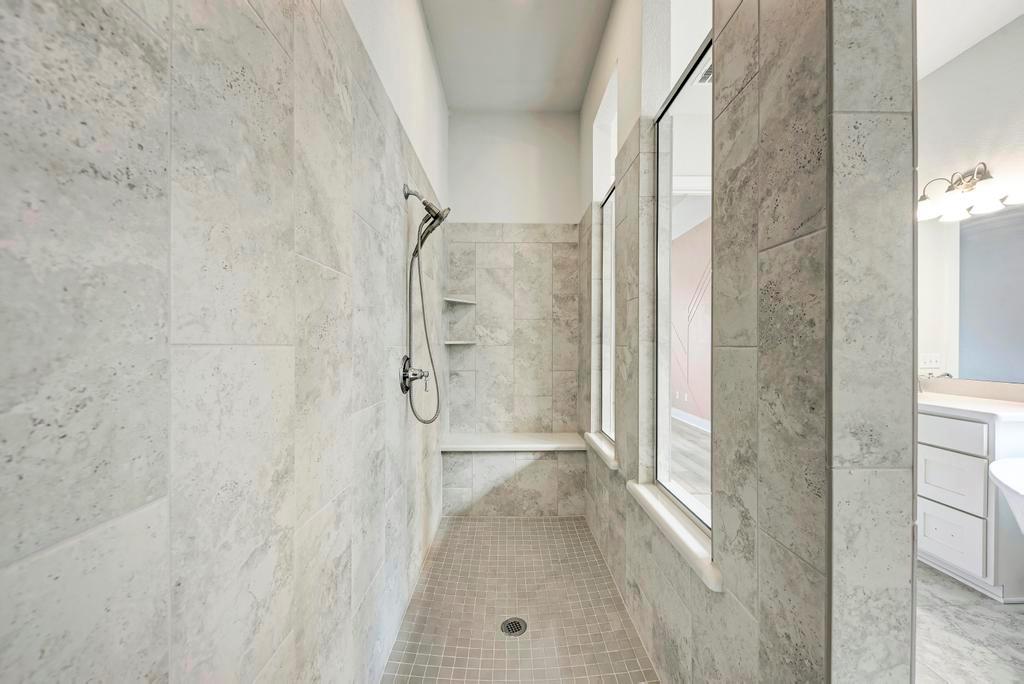 1104 Almeria Bnd Property Photo 22