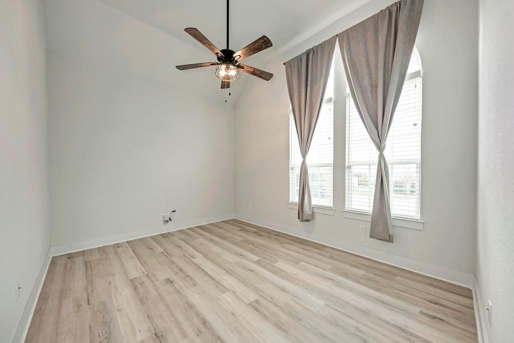 1104 Almeria Bnd Property Photo 24