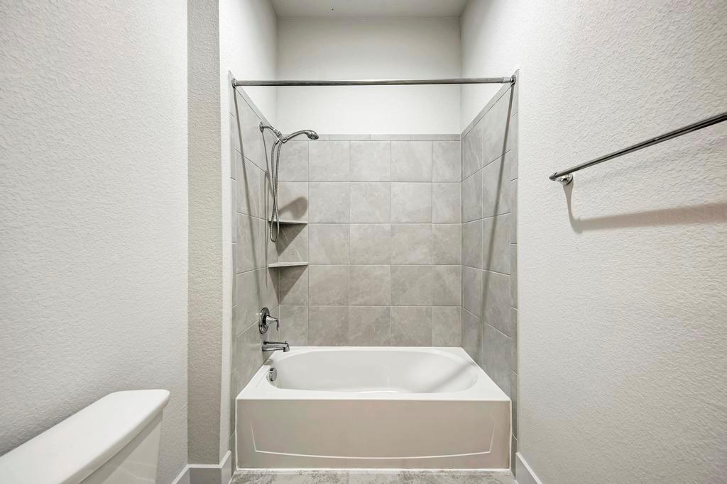1104 Almeria Bnd Property Photo 27