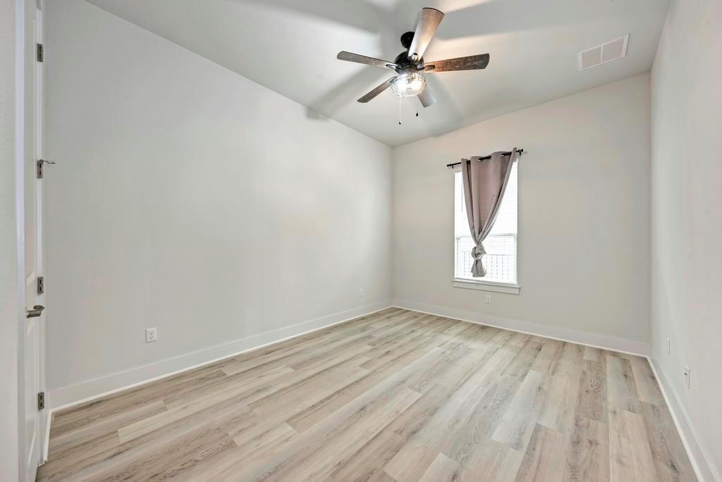 1104 Almeria Bnd Property Photo 28