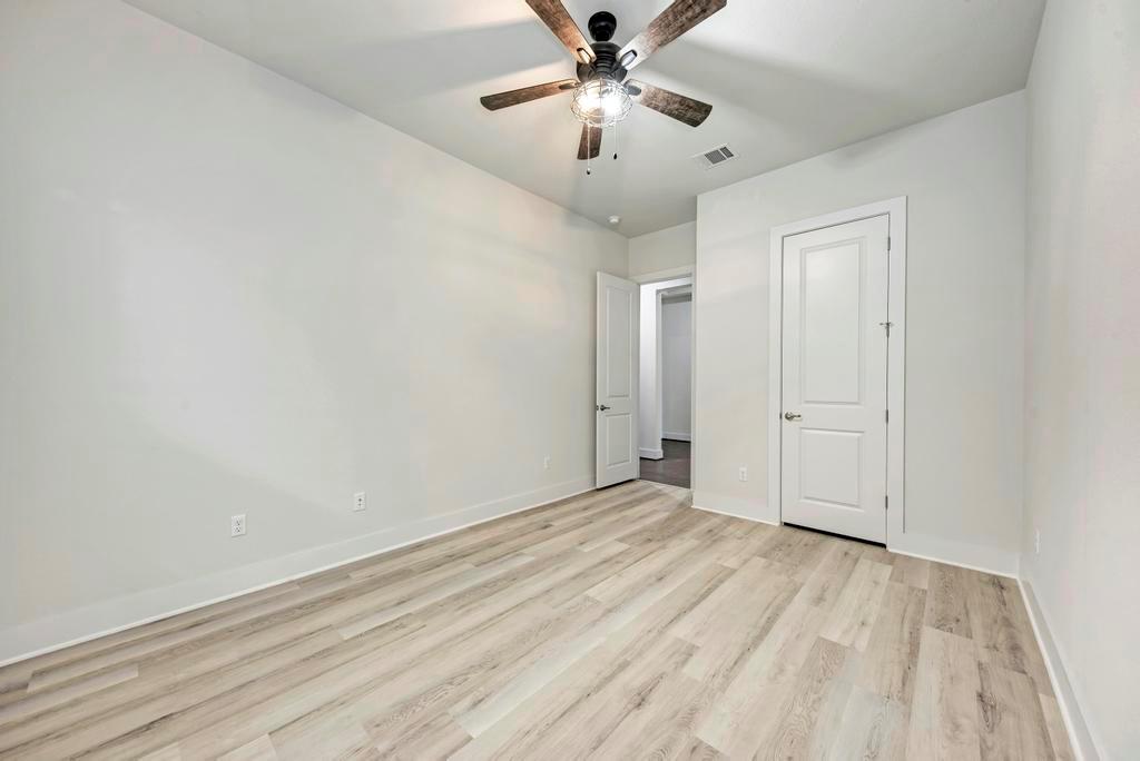 1104 Almeria Bnd Property Photo 29