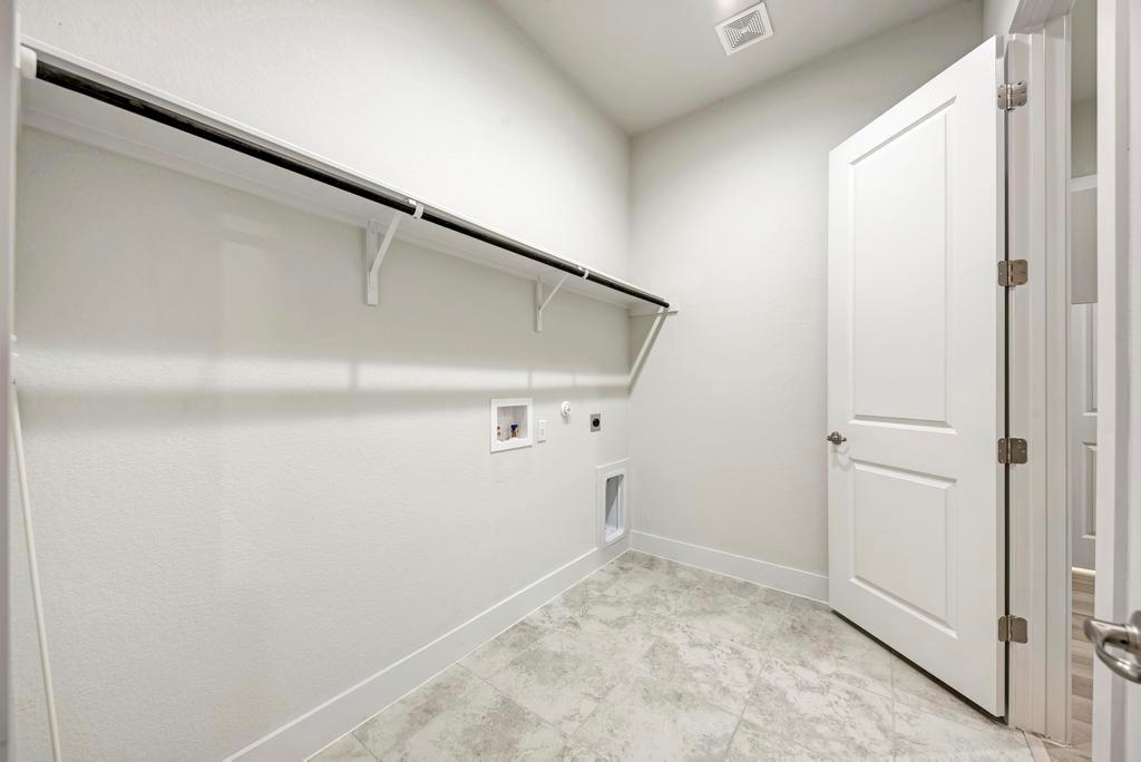 1104 Almeria Bnd Property Photo 30