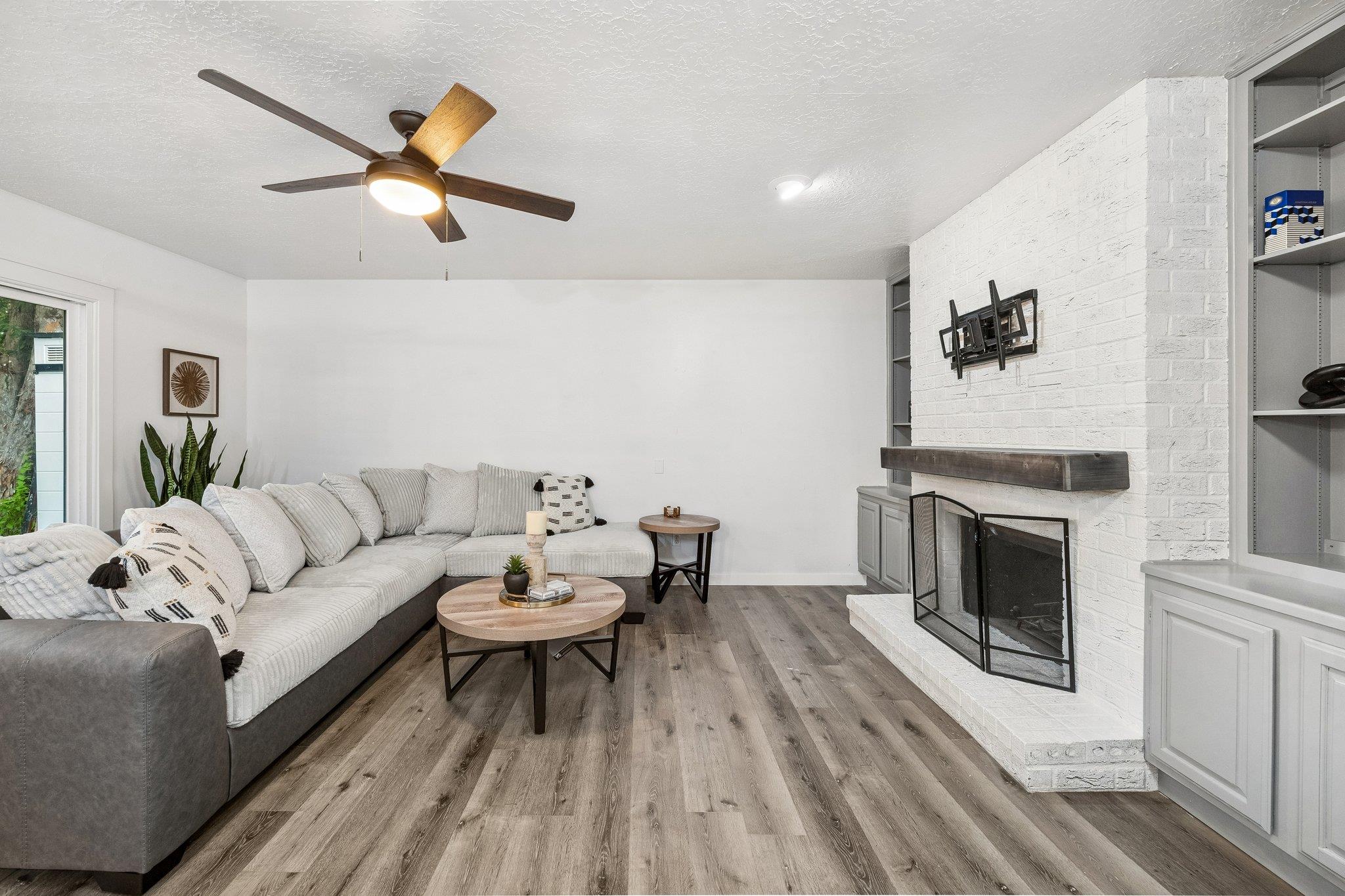 10826 Lynbrook Dr Property Photo 3