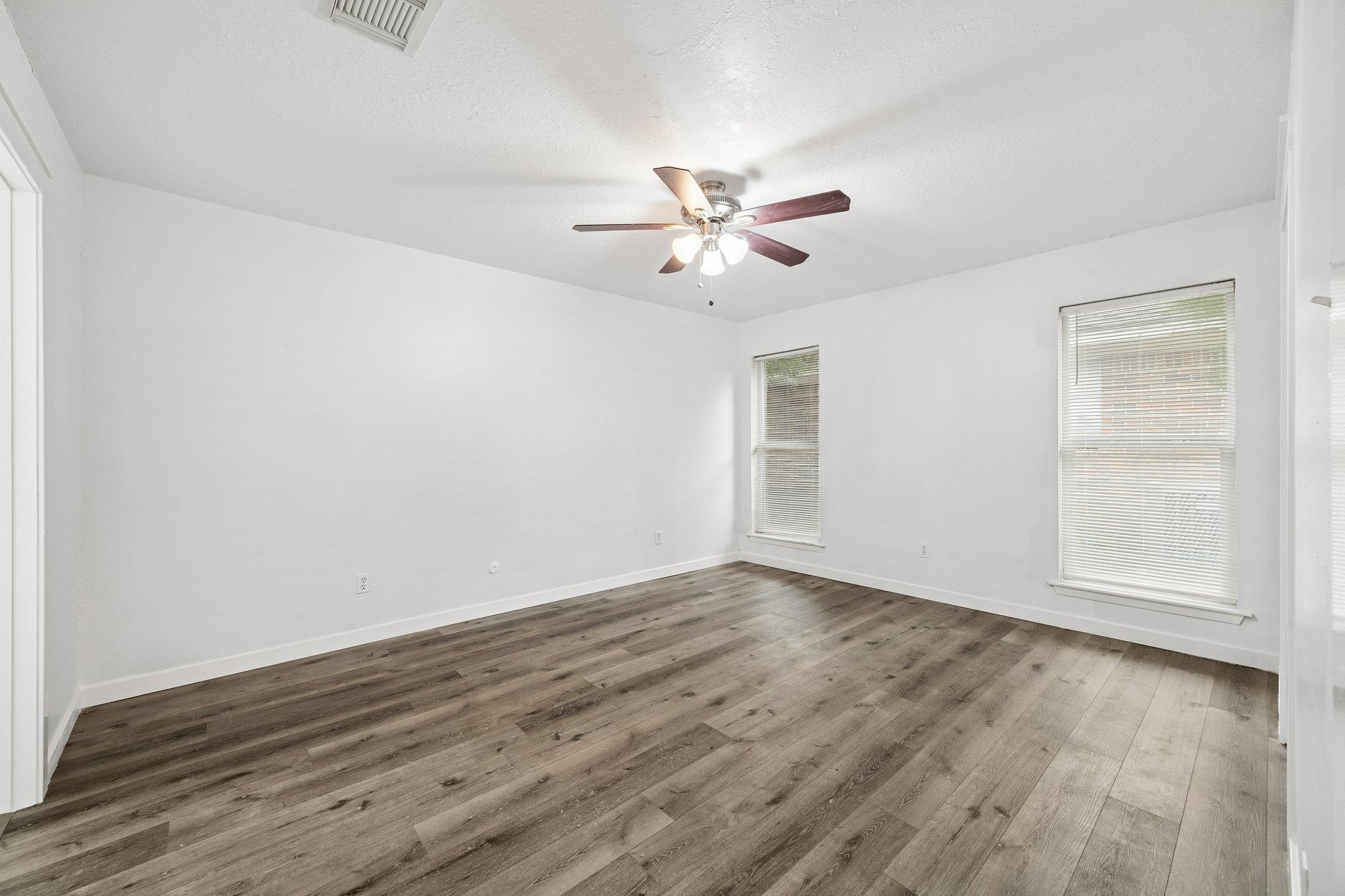 10826 Lynbrook Dr Property Photo 10
