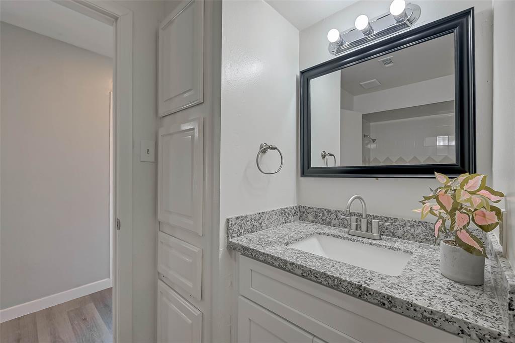 10826 Lynbrook Dr Property Photo 31