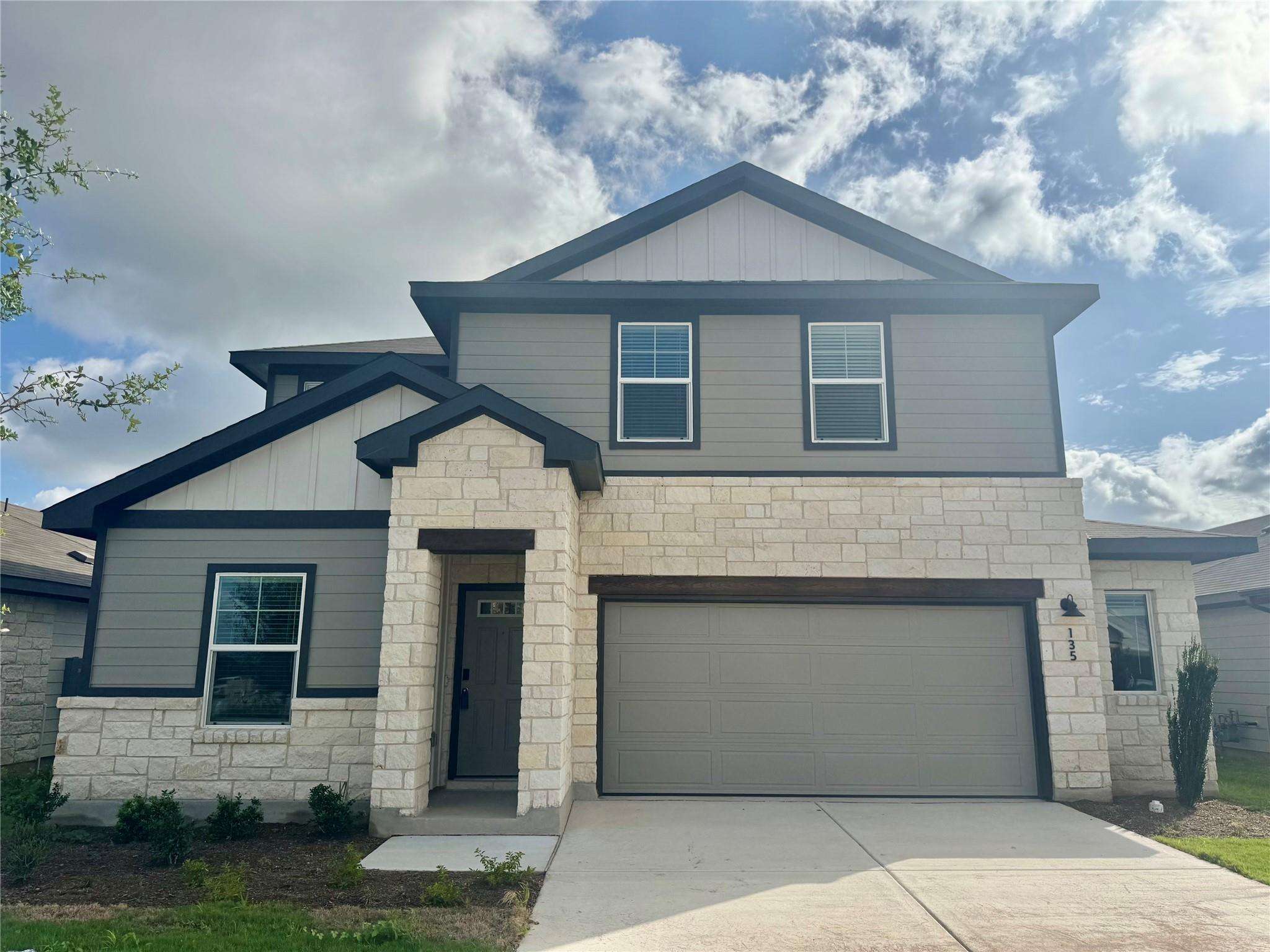 135 Fossil Dr Property Photo 1