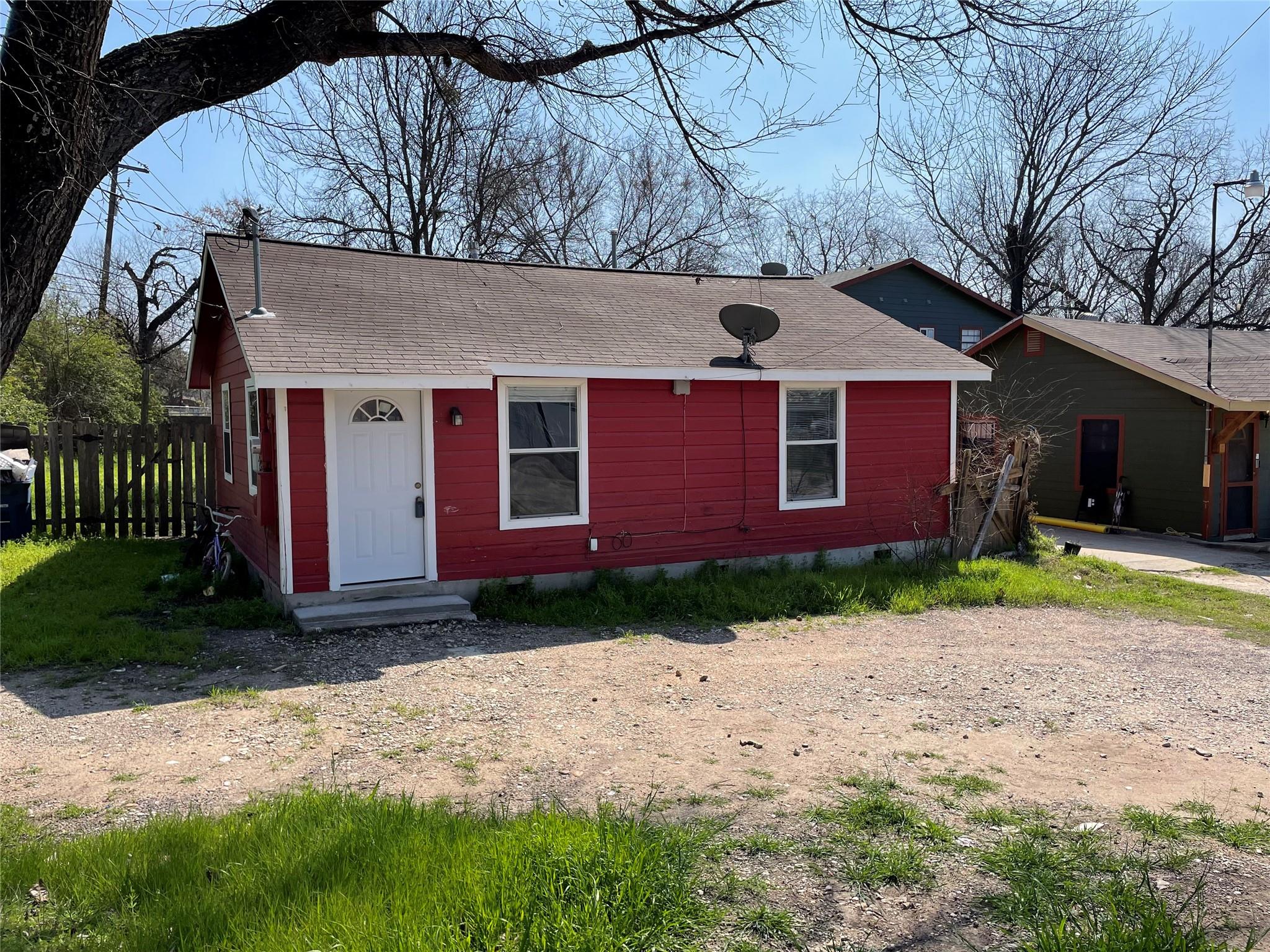 1041 Lott Ave Property Photo 1