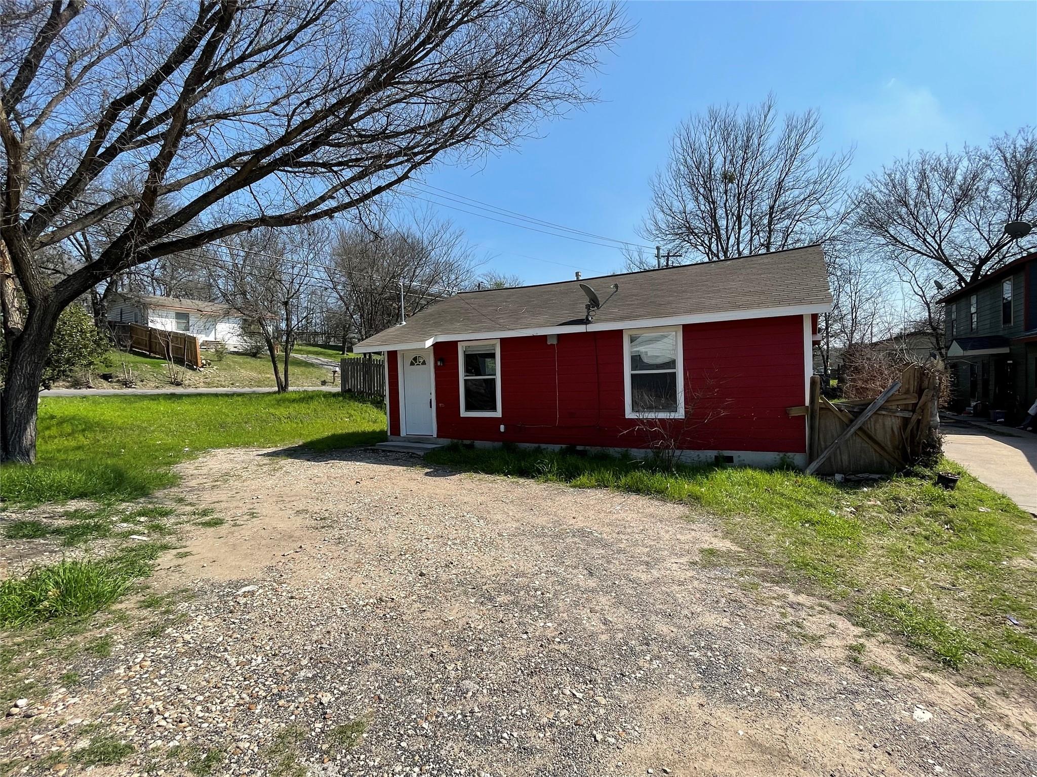 1041 Lott Ave Property Photo 2
