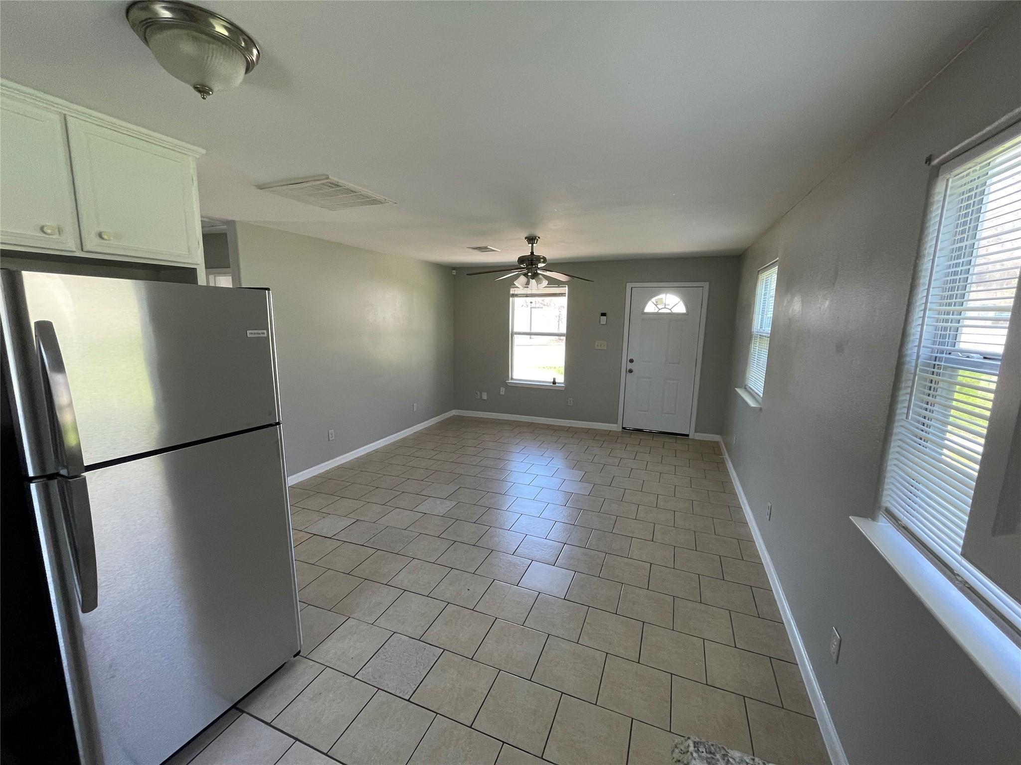 1041 Lott Ave Property Photo 3