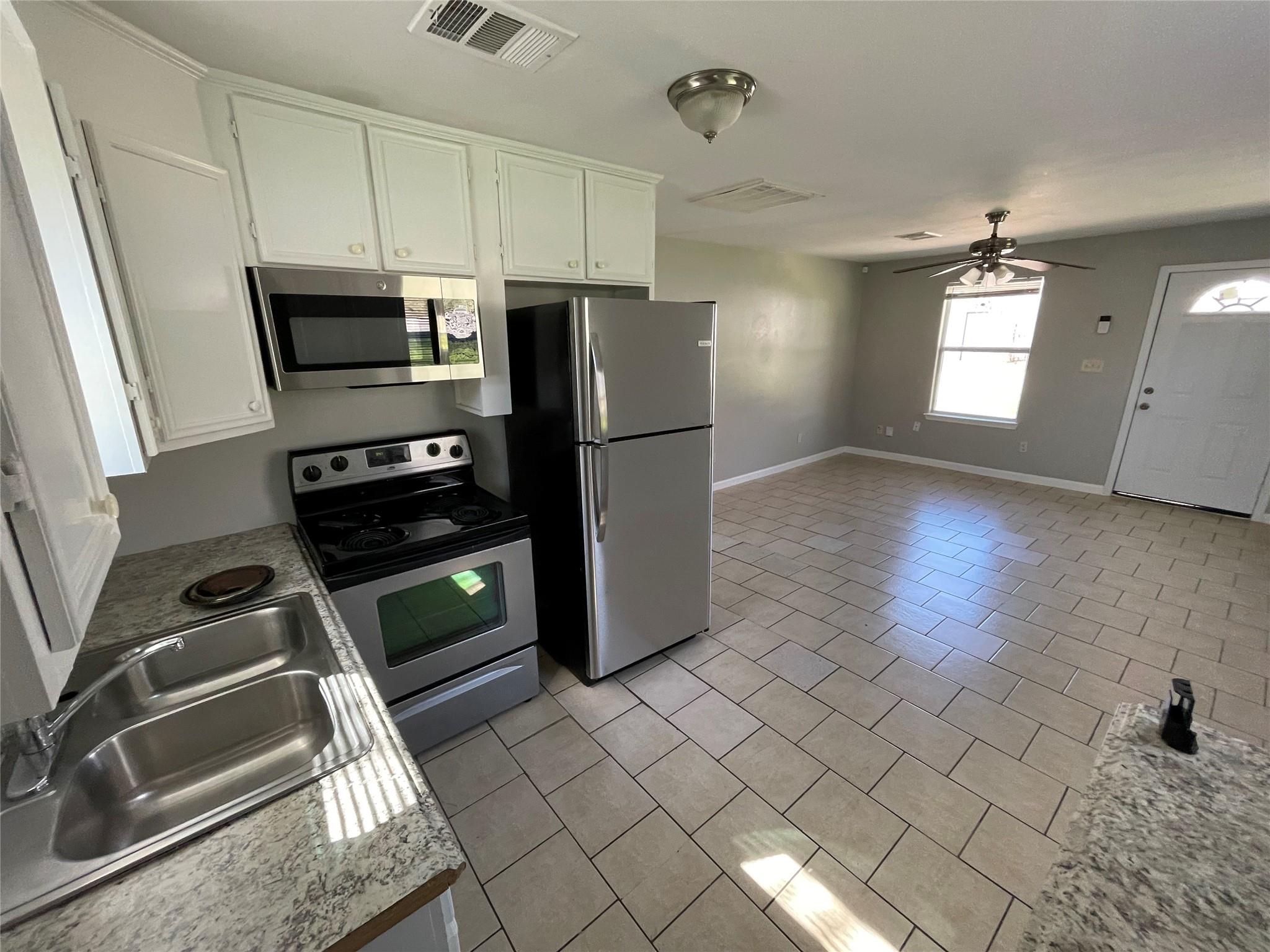 1041 Lott Ave Property Photo 5