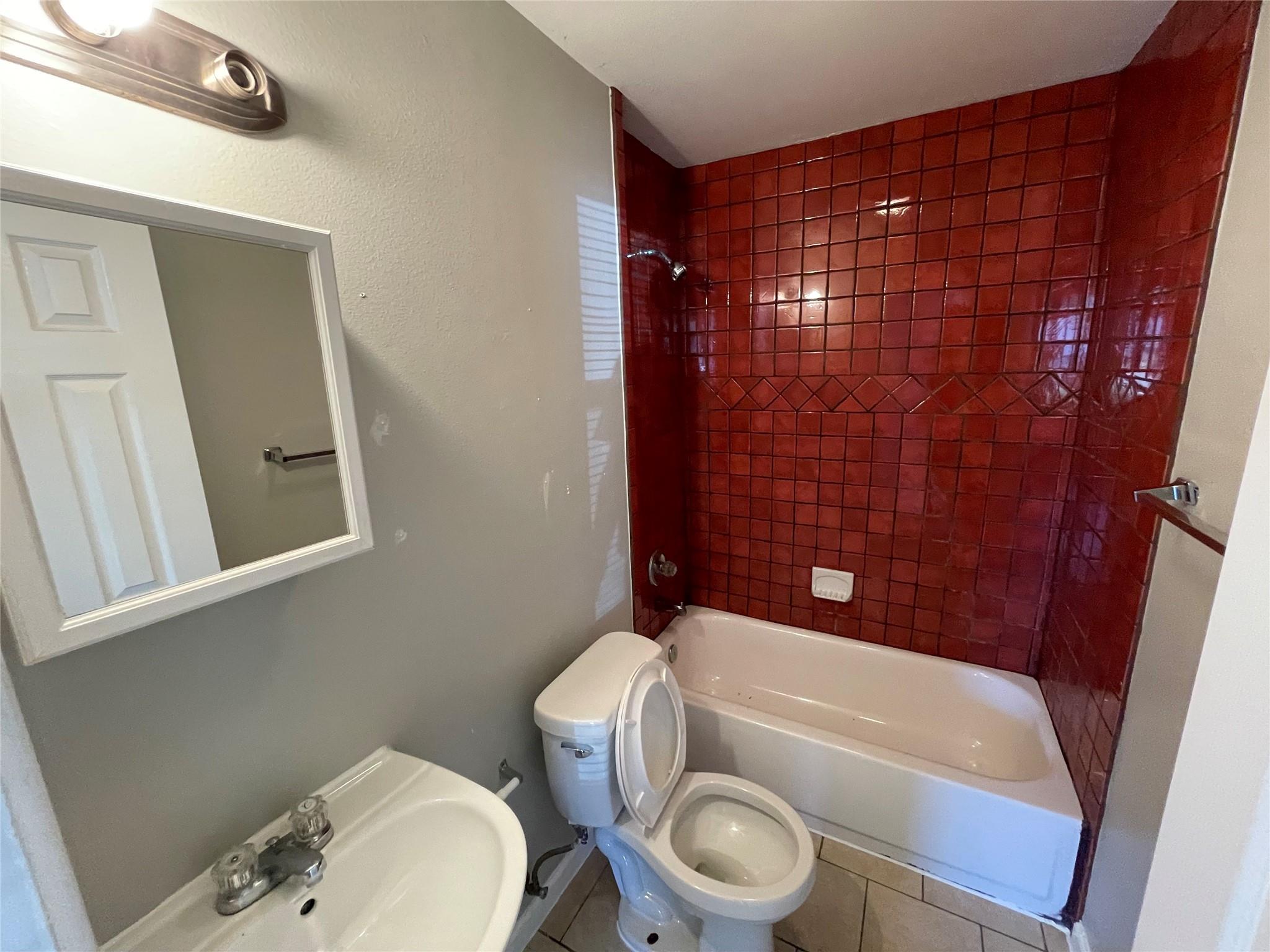 1041 Lott Ave Property Photo 10