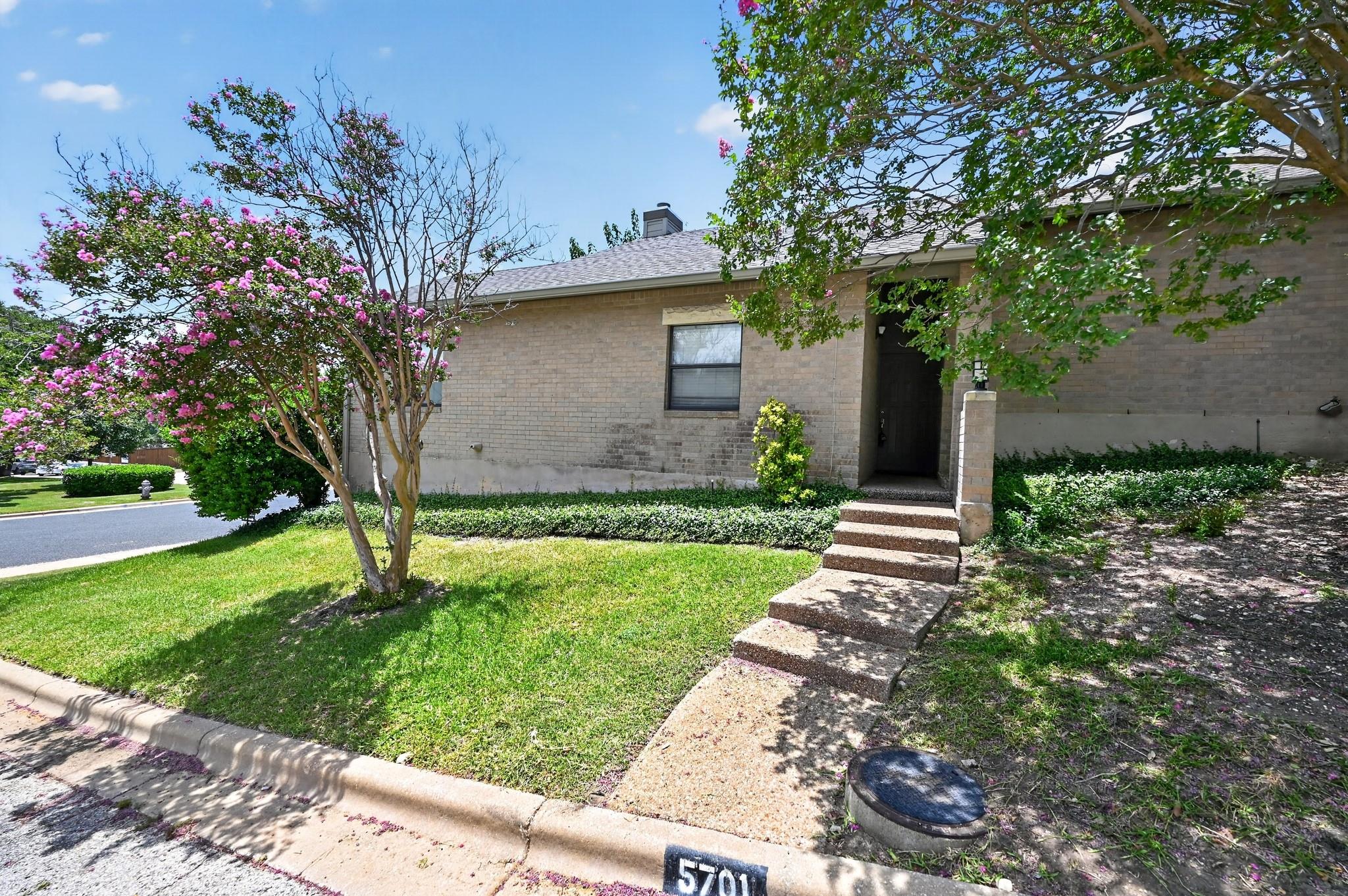 5701 Scout Blf Property Photo 3