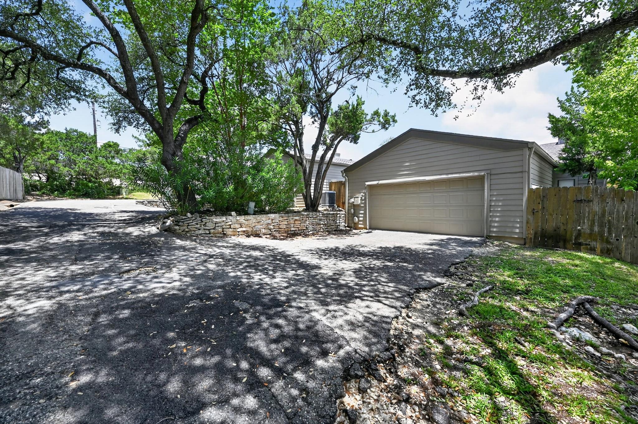 5701 Scout Blf Property Photo 25