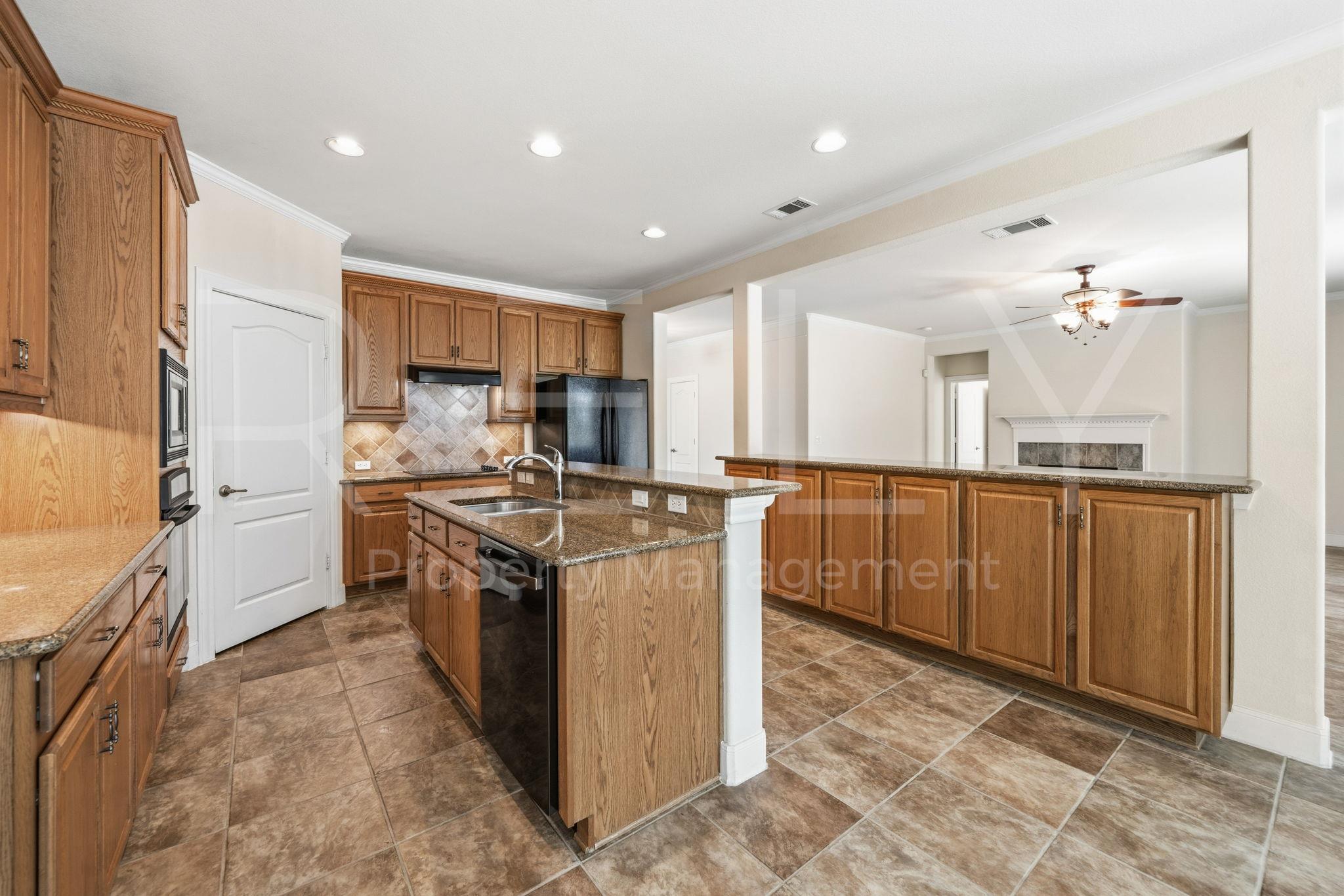 808 Armstrong Dr Property Photo 9