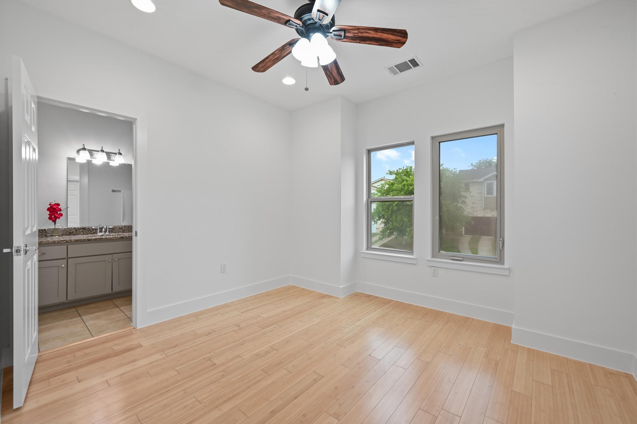 3306 Thomas Kincheon St Property Photo 15