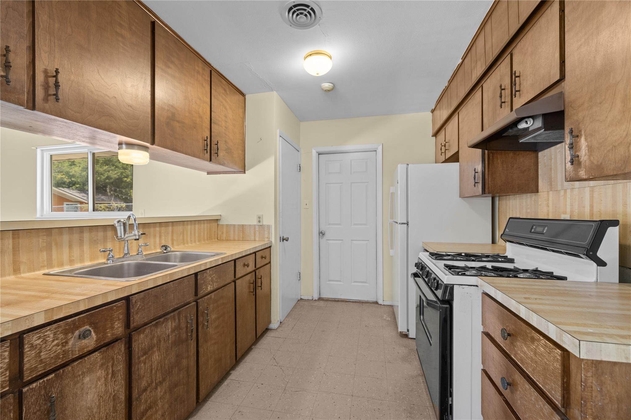 1611 Wheless Ln Property Photo 8