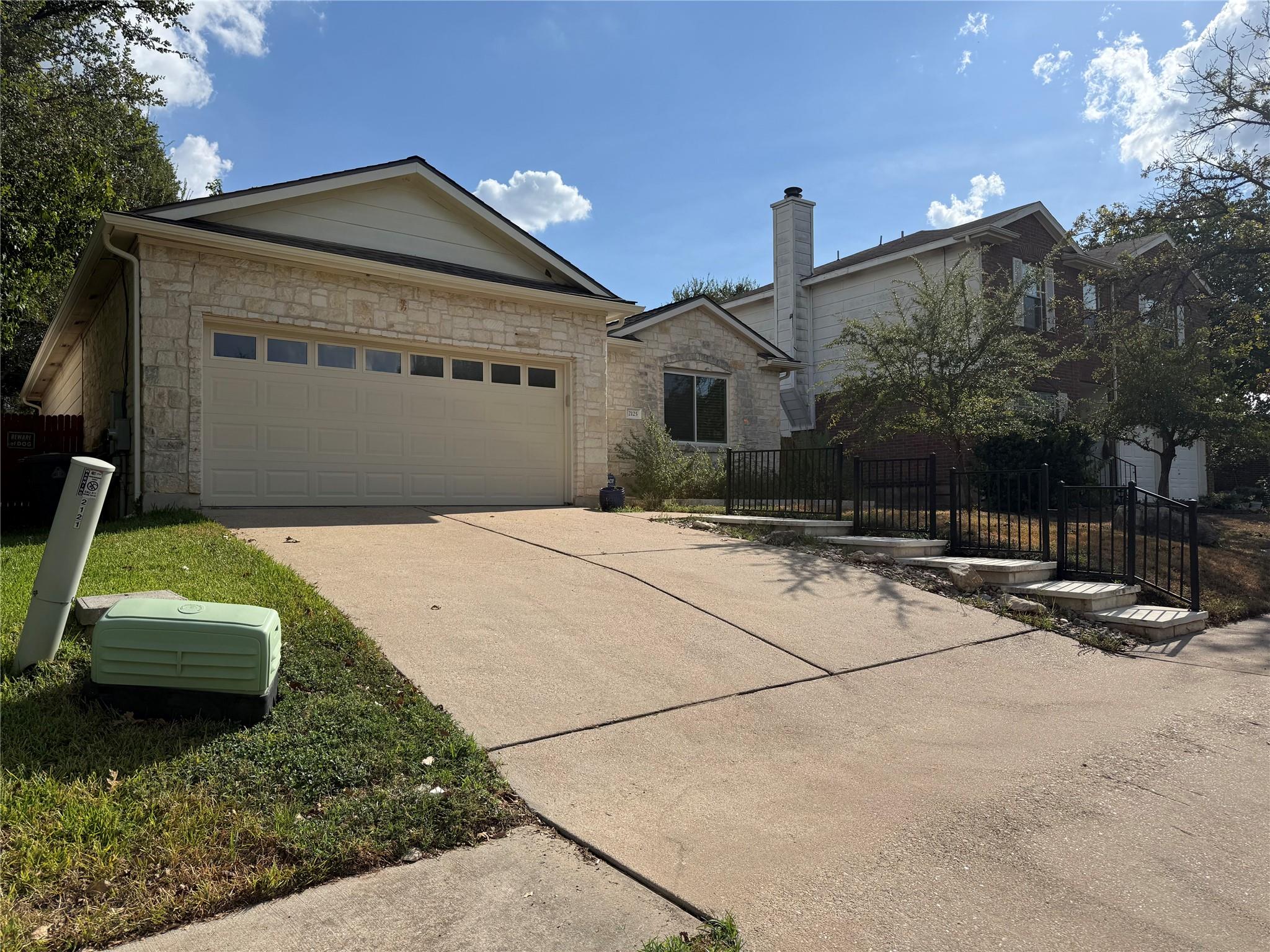 2125 Kaiser Dr Property Photo 2