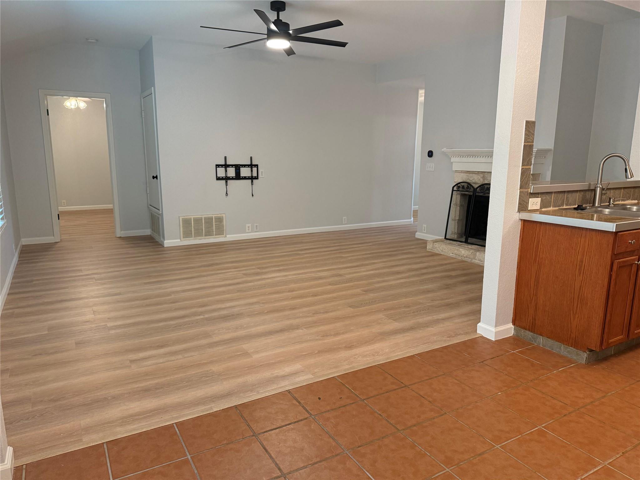 2125 Kaiser Dr Property Photo 6