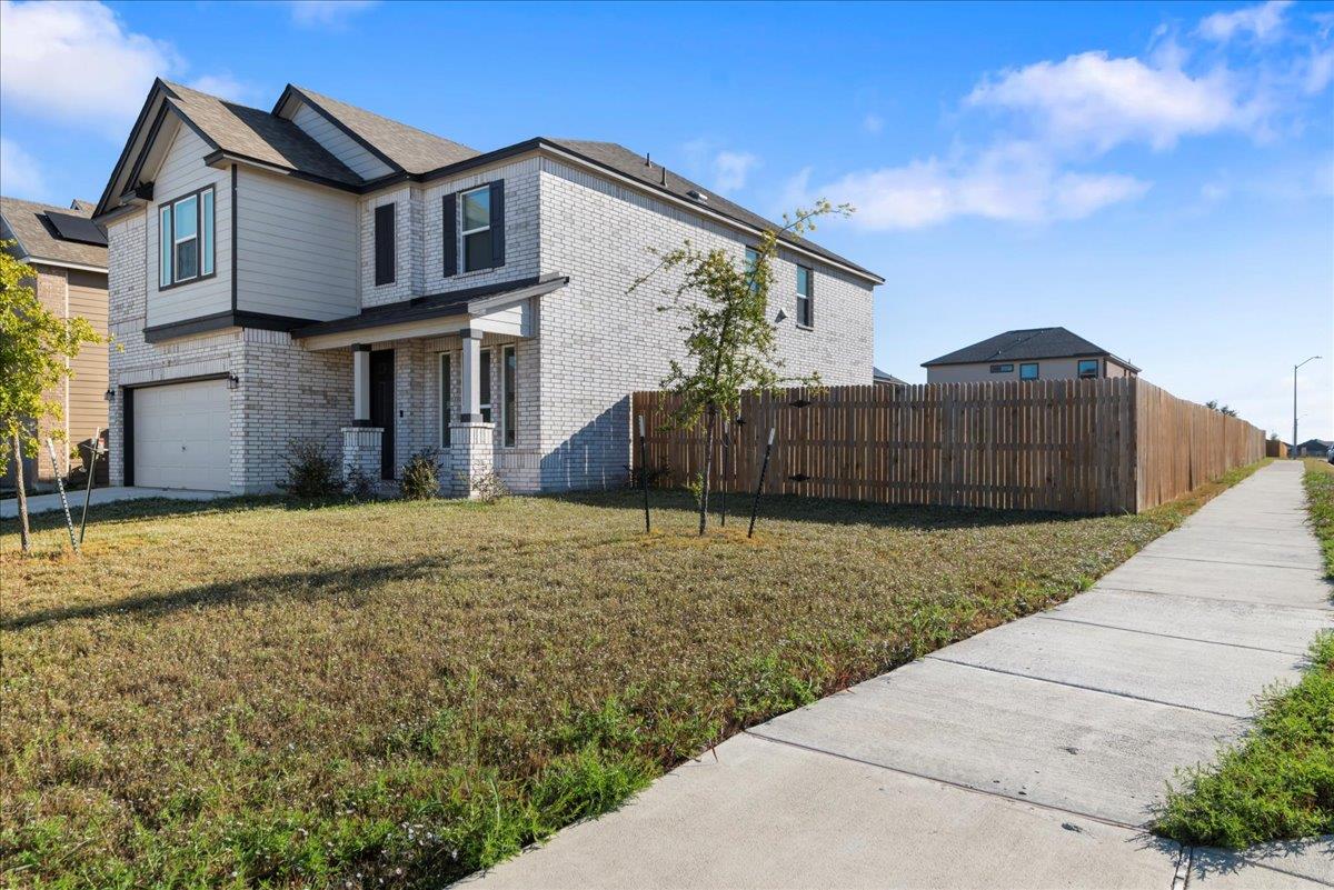 18501 Spotted Eagle Ln Property Photo 3