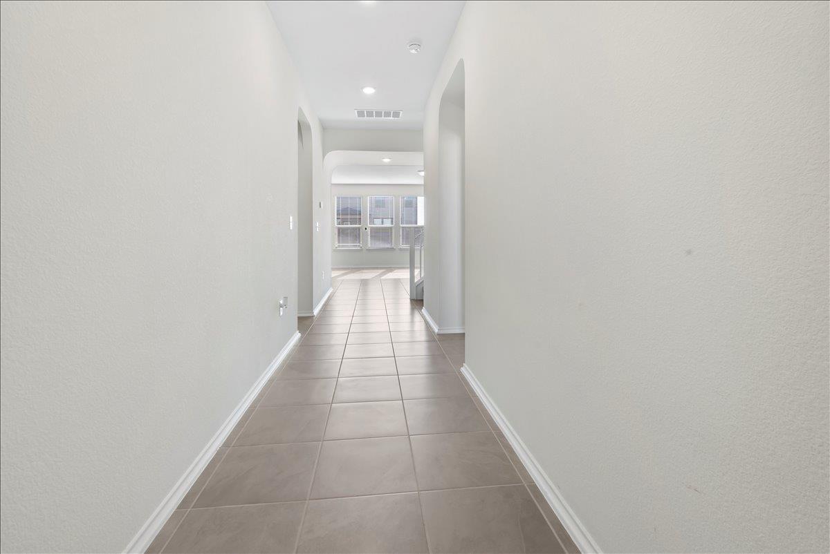 18501 Spotted Eagle Ln Property Photo 4