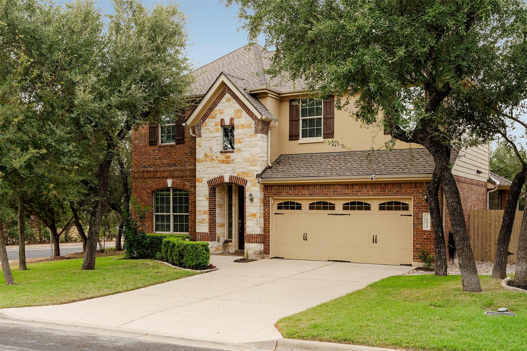 8624 Alophia Dr Property Photo 1