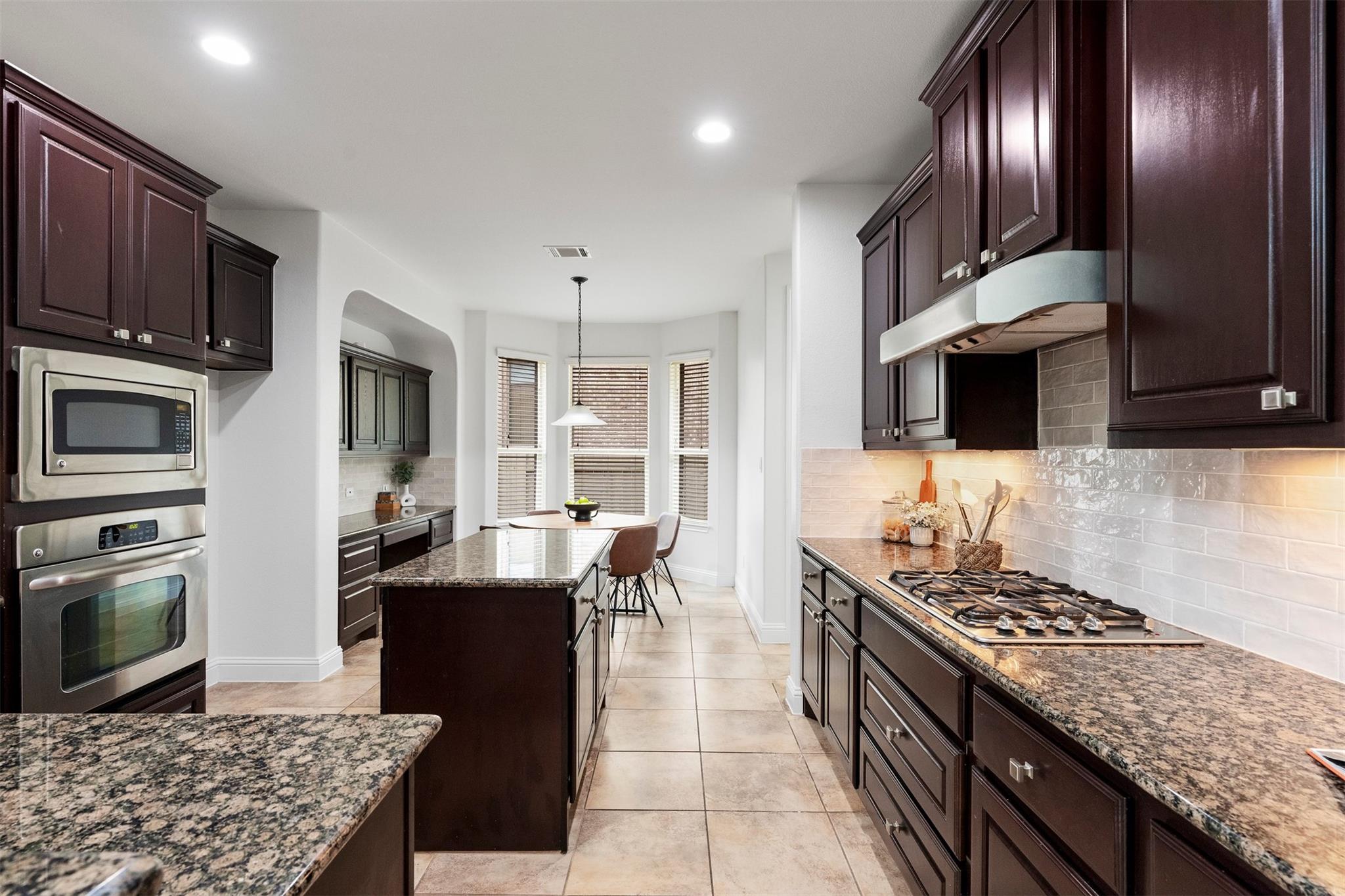 8624 Alophia Dr Property Photo 4