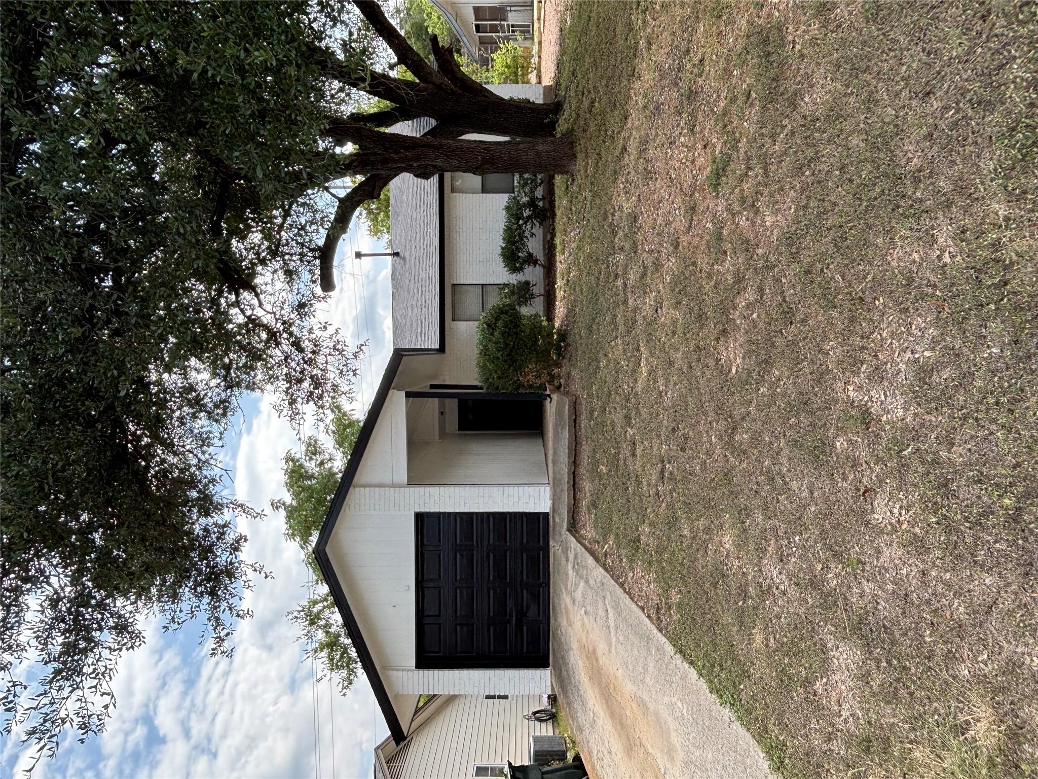 1919 Castle Gate CIR Property Photo 1