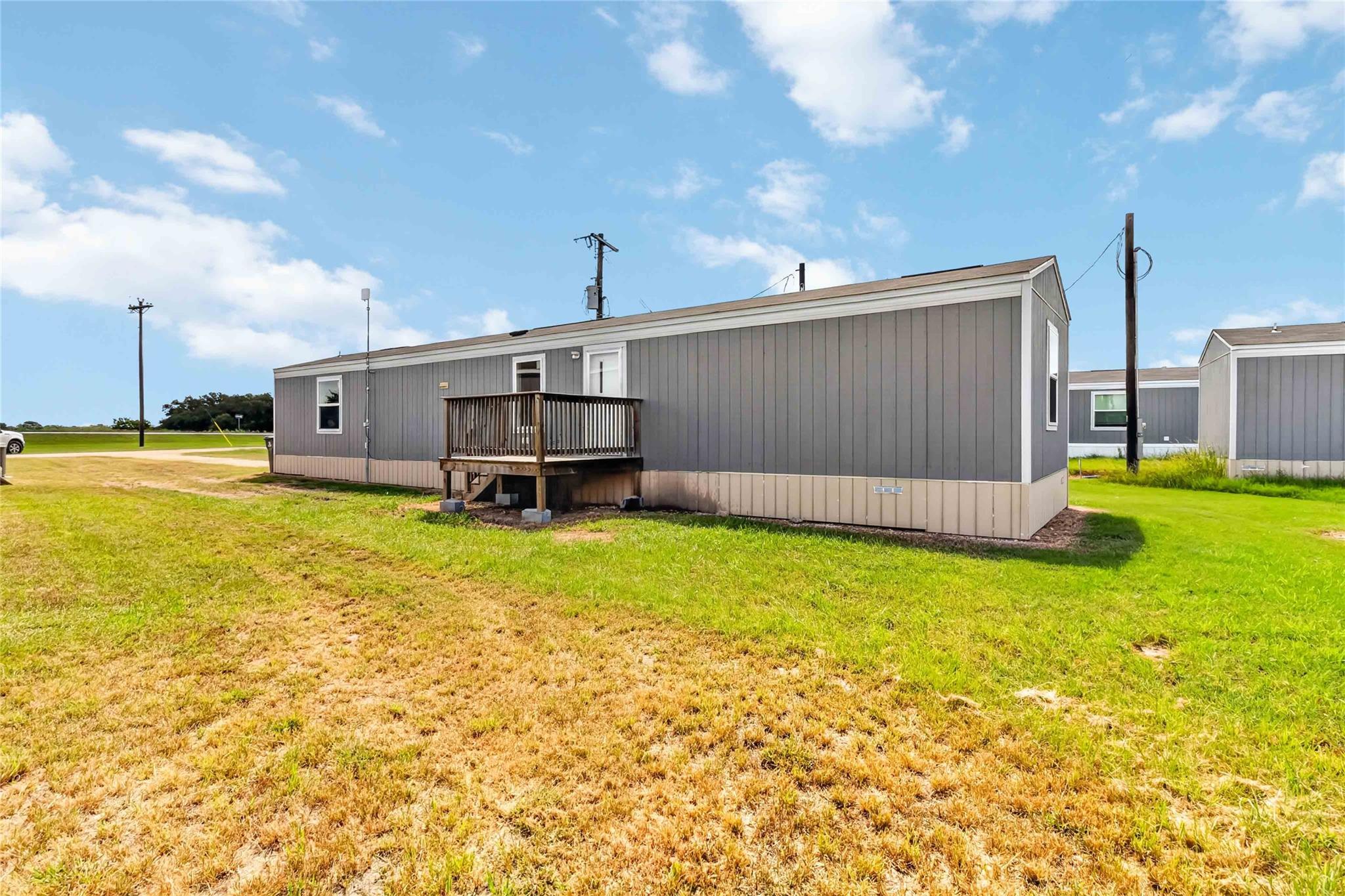 5670 E Hwy 290 St Property Photo 1