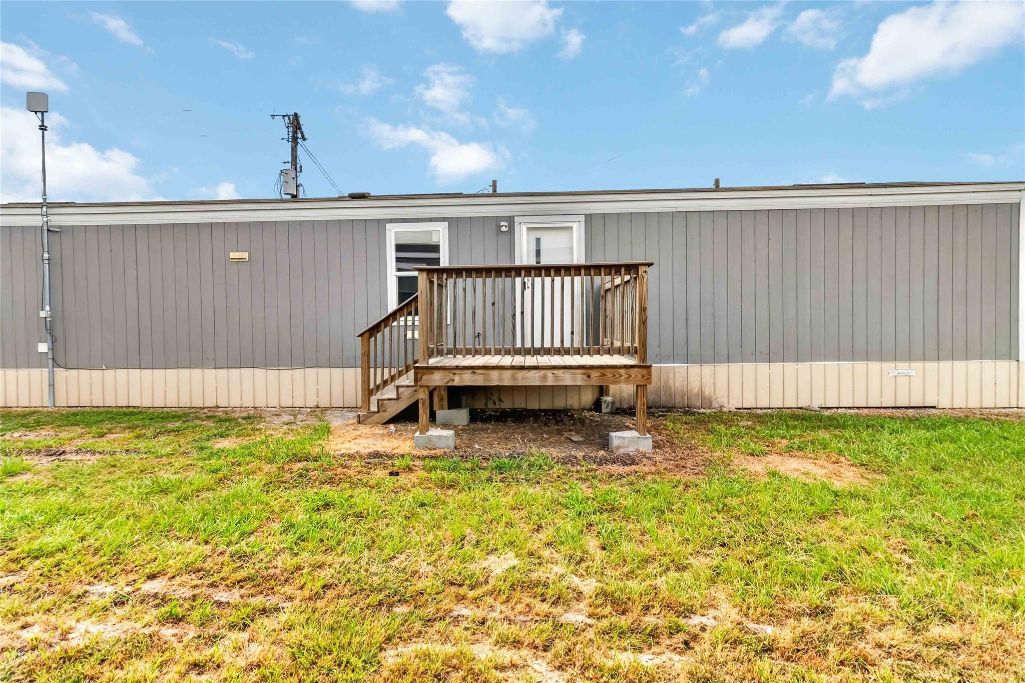 5670 E Hwy 290 St Property Photo 2