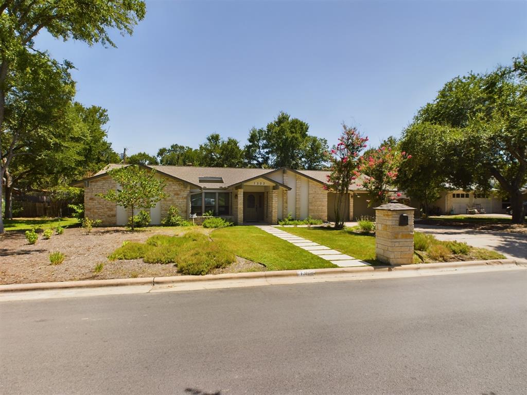 1303 Dragon Dr Property Photo