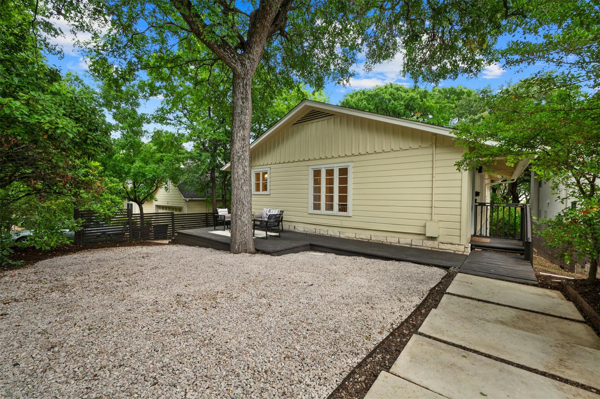 509 Upson St Property Photo