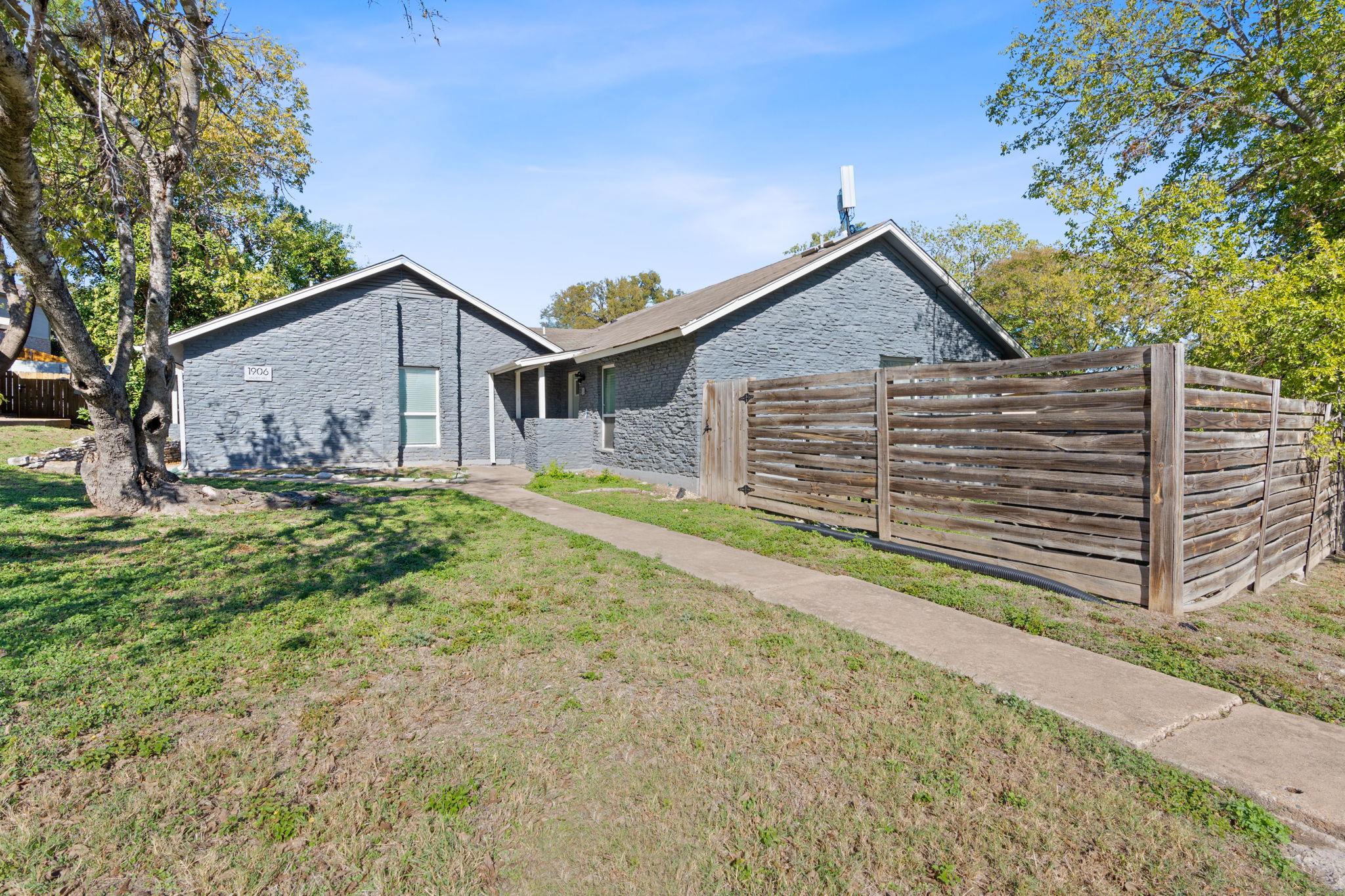 1906 Valley Hill Cir Property Photo 1