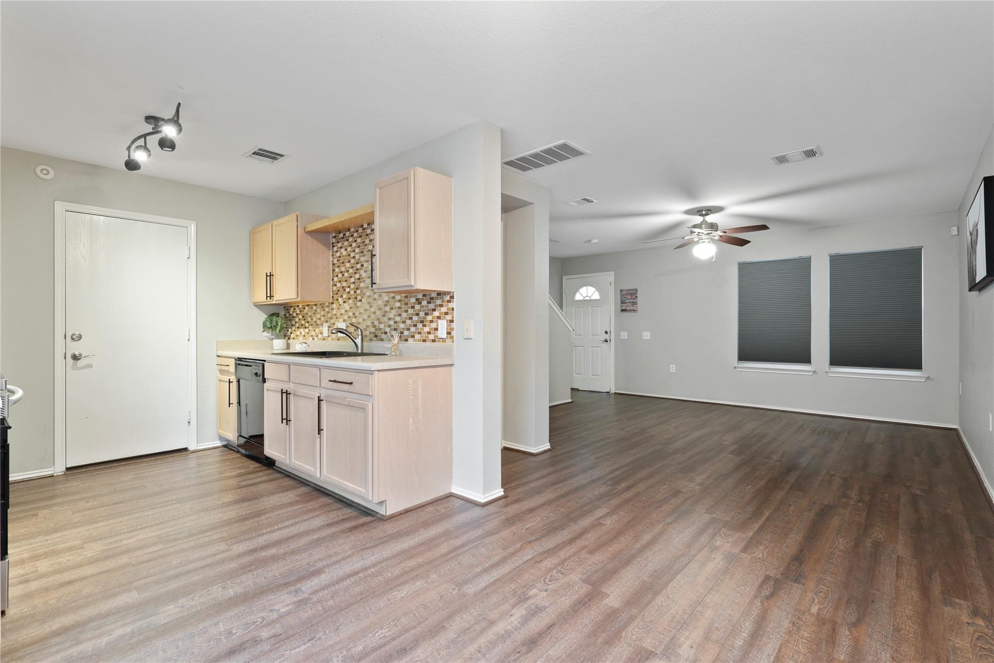 8609 Claude Ct Property Photo 6