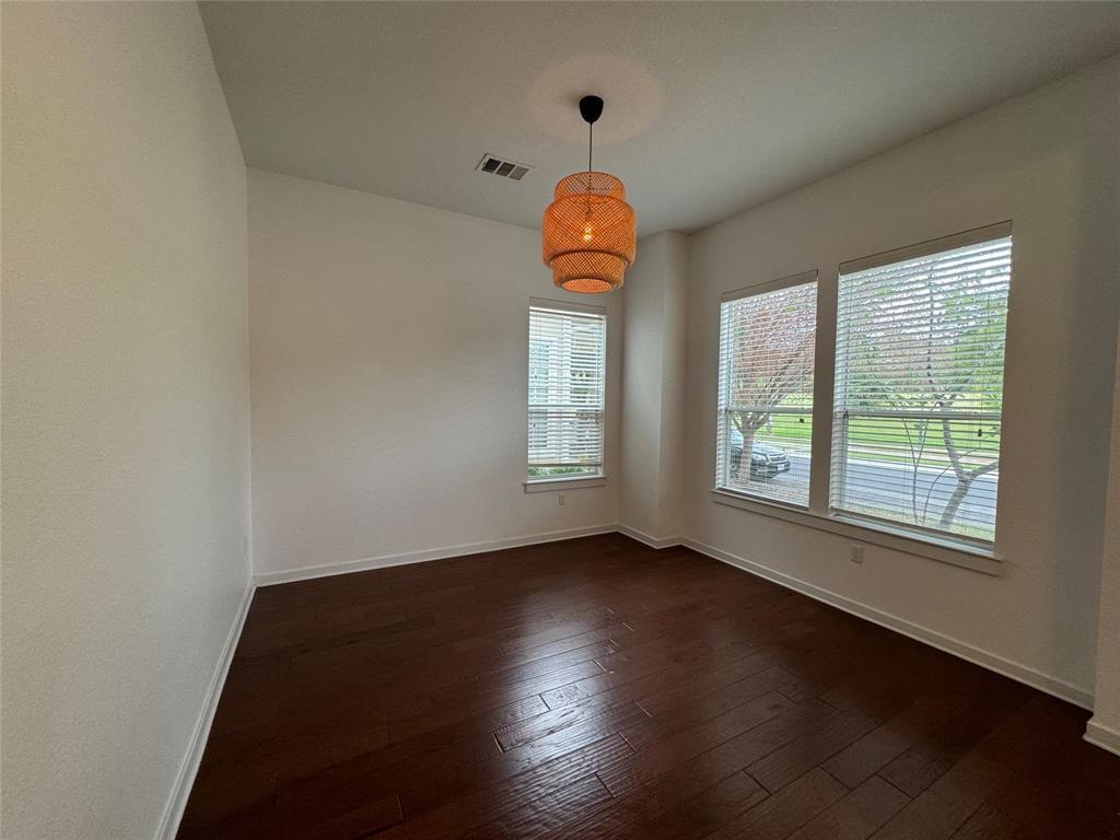 1925 Zach Scott St Property Photo 3