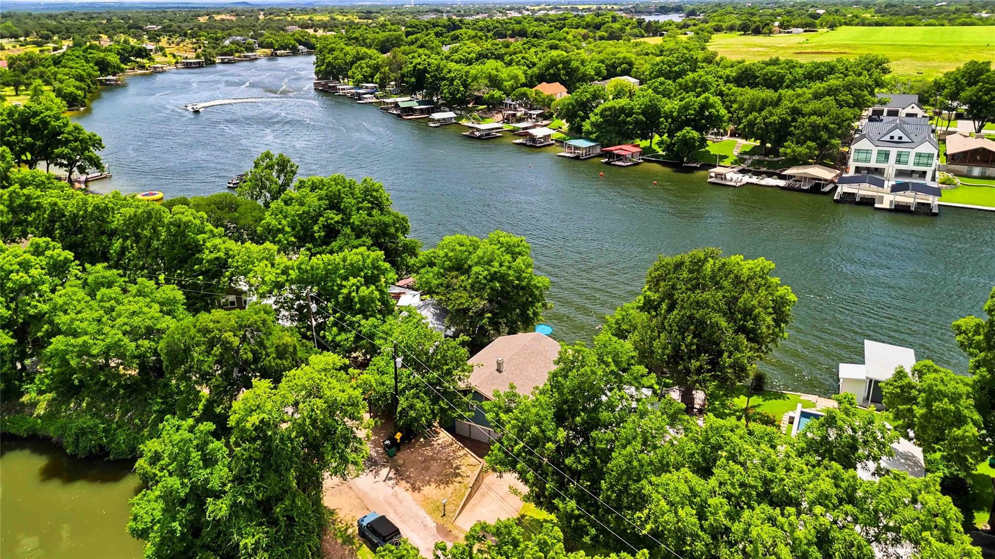 1308 Lakeside Dr Property Photo 3
