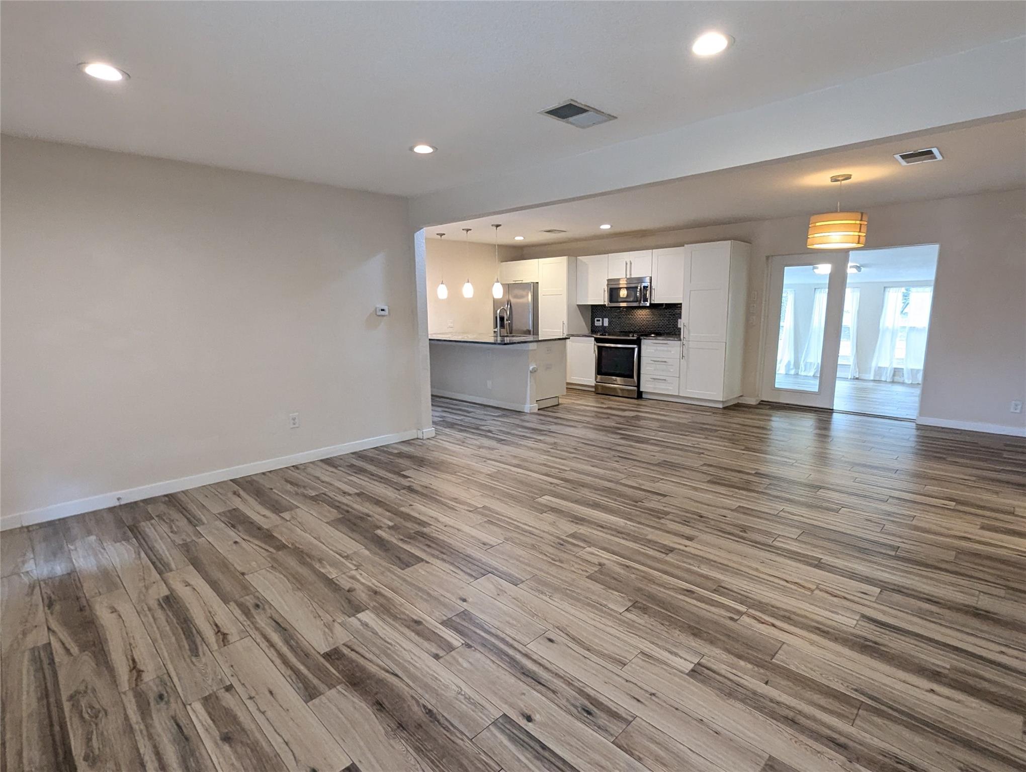 11308 Hilltop St Property Photo 3